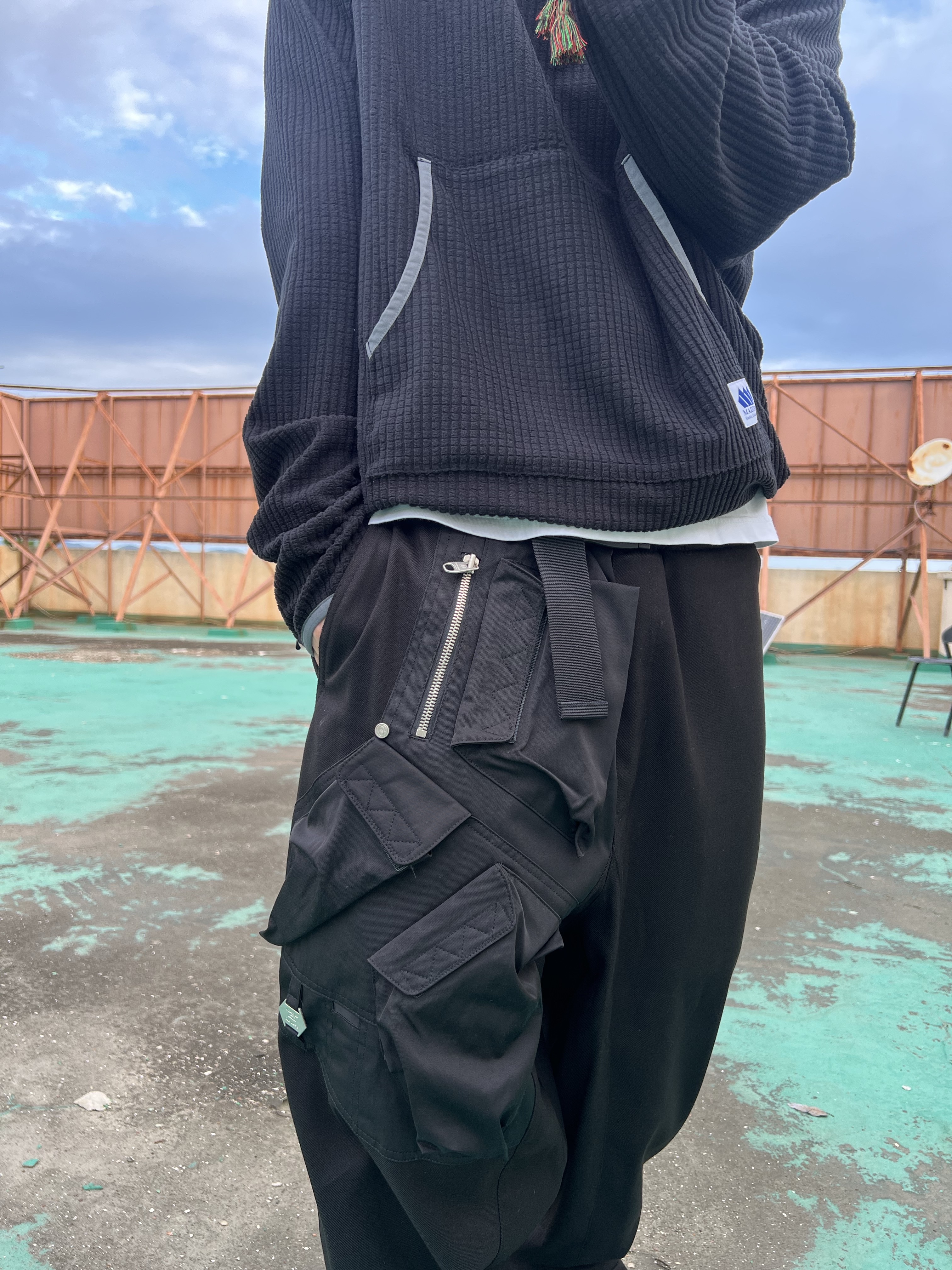 Nike x Sacai Magmascape SP Varsity Royal, Undermycar x Ohhyunseog Boltume.5 Hardware Cargo Pocket Wide Pants Turbo Black - 22FW 착용 스타일 - 4