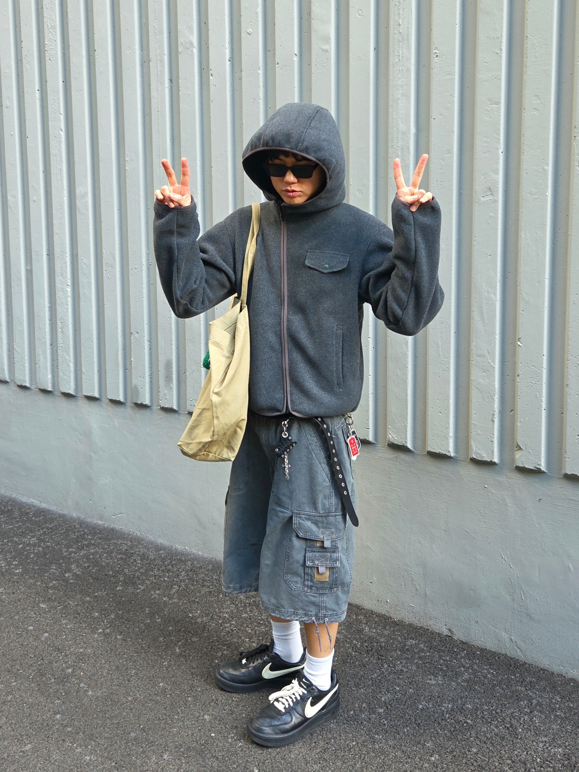 ALEXII Too Much Keyring Ver.2, Nike x Ambush Air Force 1 Low SP Black 착용 스타일 - 1
