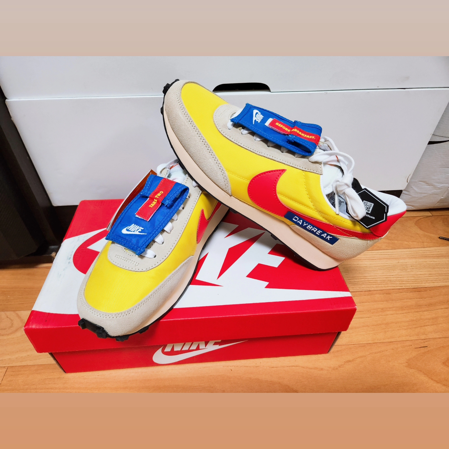 (W) Nike Daybreak BRS Speed Yellow 착용 스타일