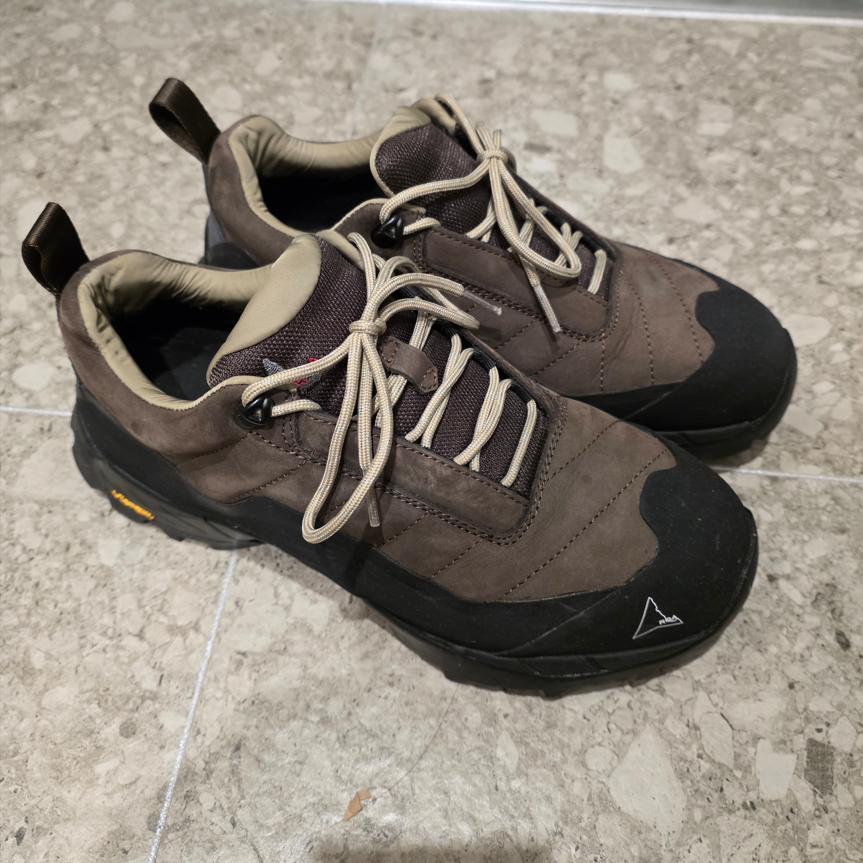 Roa Hiking Katharina Brown Black 착용 스타일