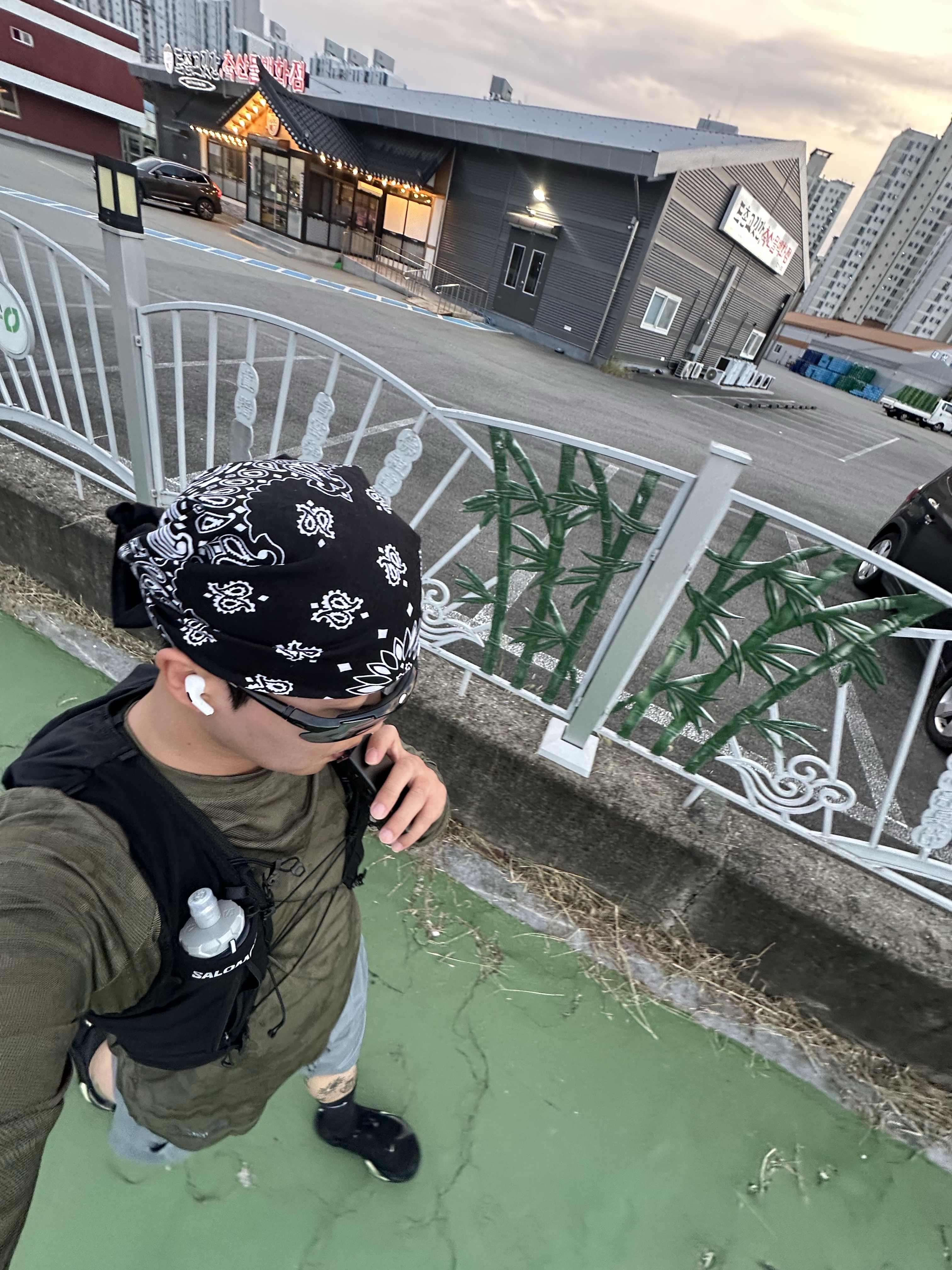 Salomon Advanced Skin 12 Set Black Ebony, Nike Air Zoom Alphafly Next% 3 Black Olive Aura 착용 스타일