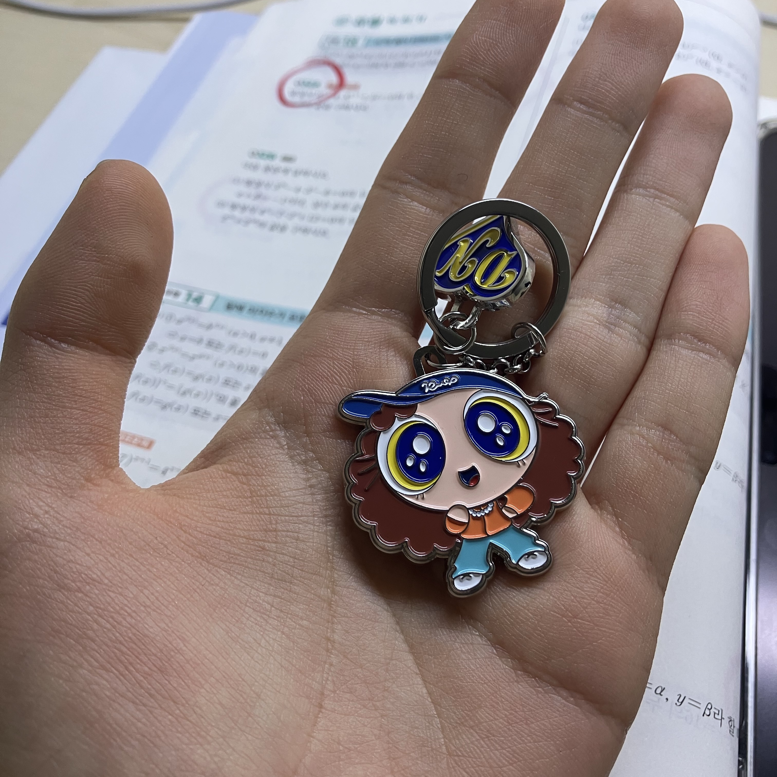 NewJeans x The Power Puff Girls Metal Keyring Danielle 착용 스타일