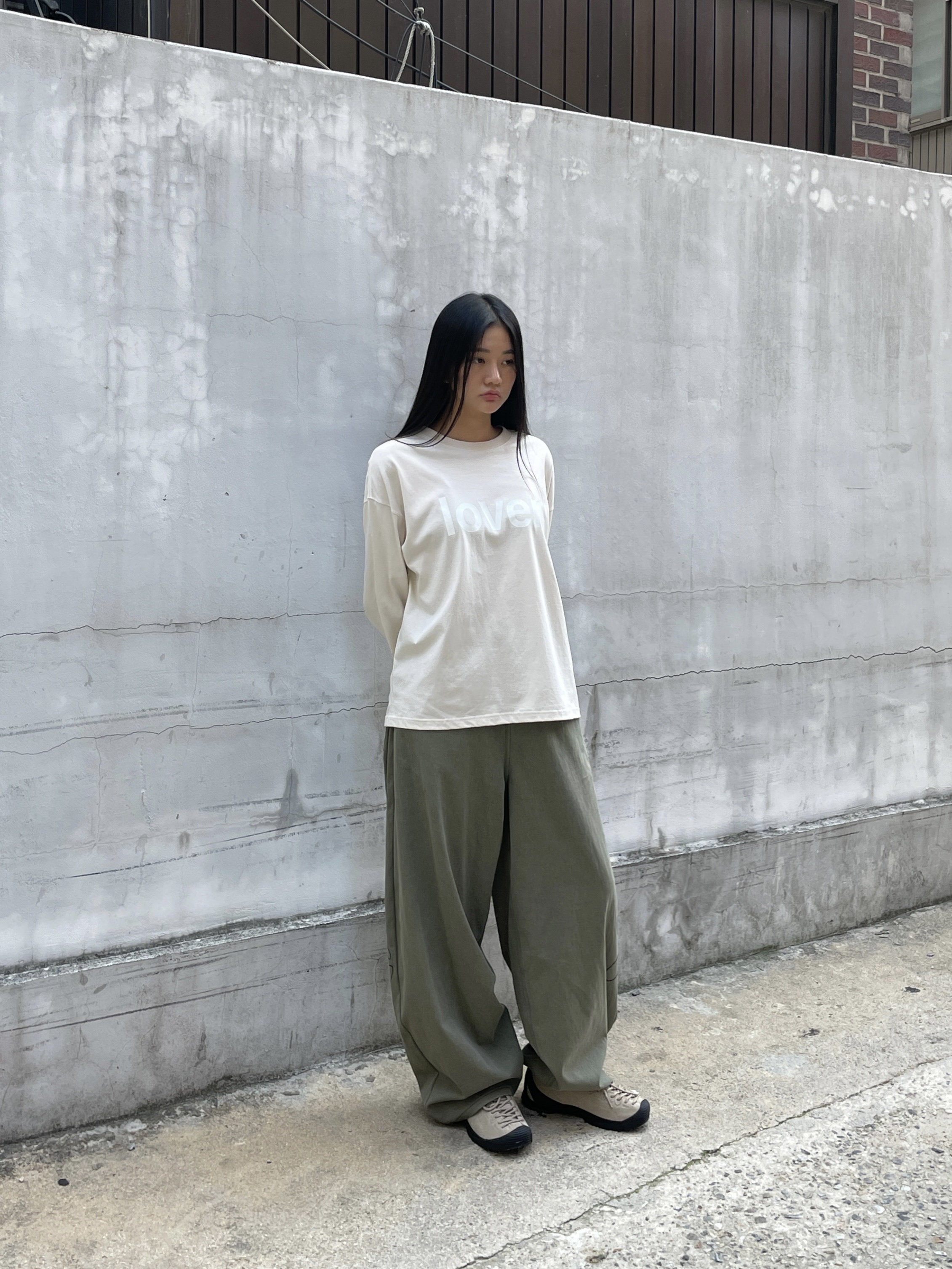 Riomeu Cotton Wide Balloon Pants Khaki 착용 스타일