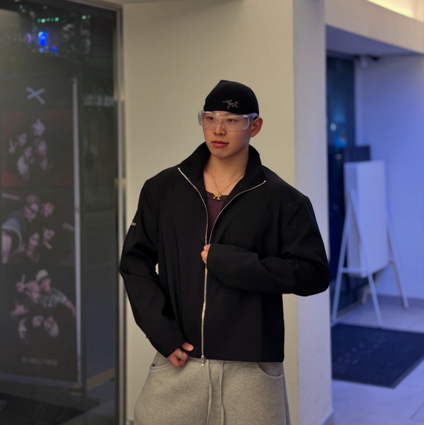 MJD x Koin Seoul Wide Carpenter Bermuda Pants Melange Grey 착용 스타일 - 1