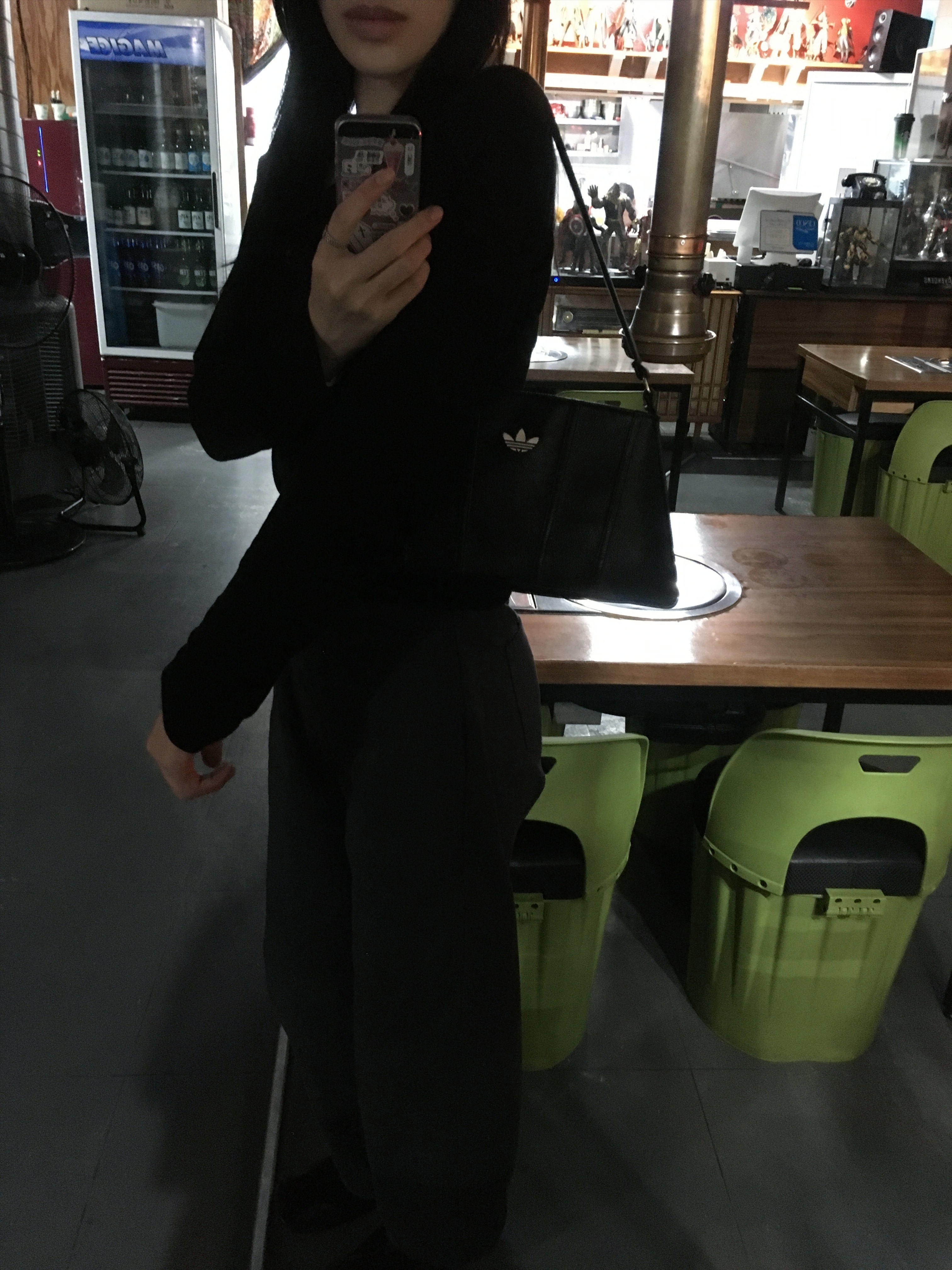Adidas Mini Airliner Bag Black 착용 스타일