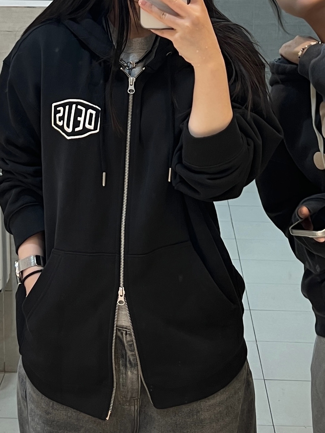 Deus Ex Machina College Address Hoodie Zip Up Black 착용 스타일