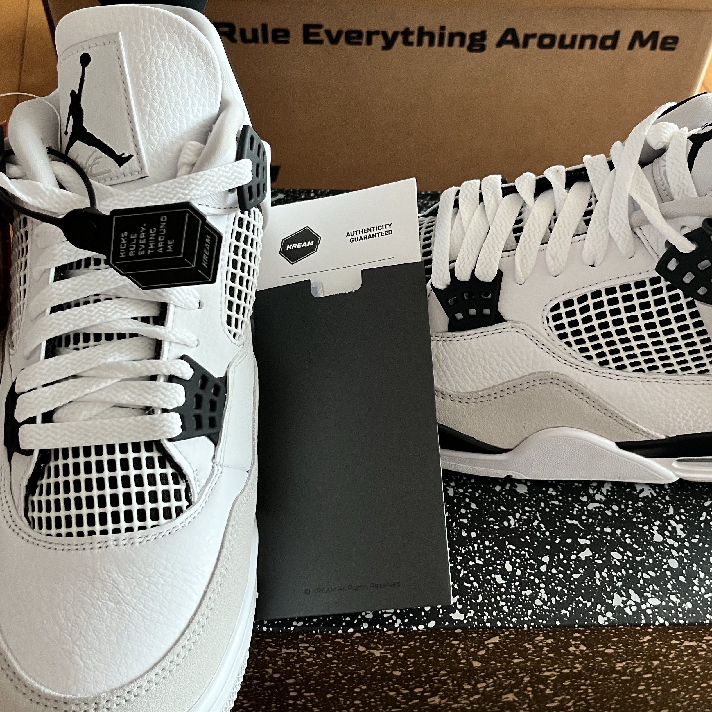 Jordan 4 Retro White and Black 착용 스타일 - 2