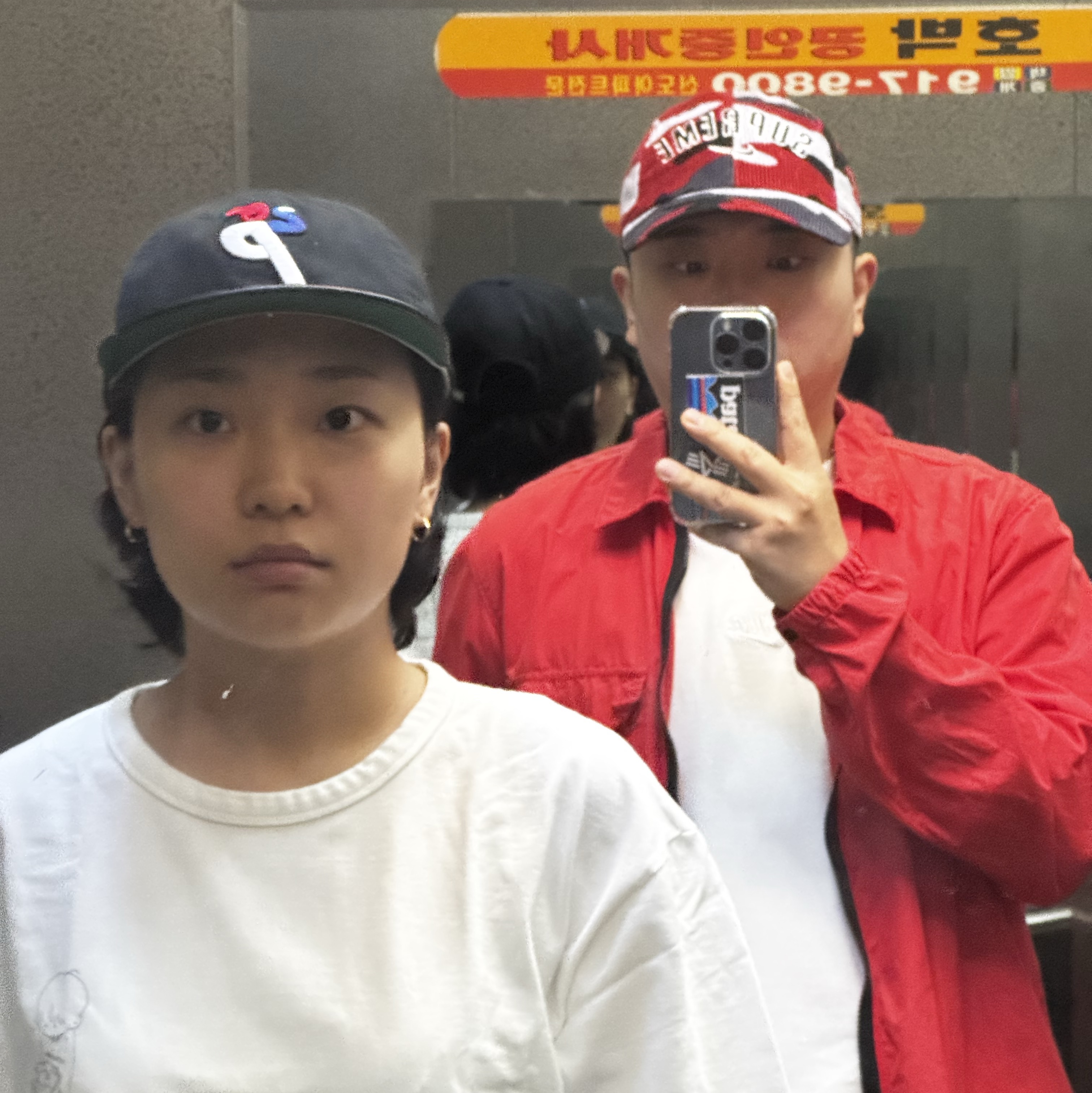 Supreme x Nike Arc Corduroy 6-Panel Red Camo - 22SS, Palace Faux Leather Bunning Man Snapback Black - 23SS 착용 스타일