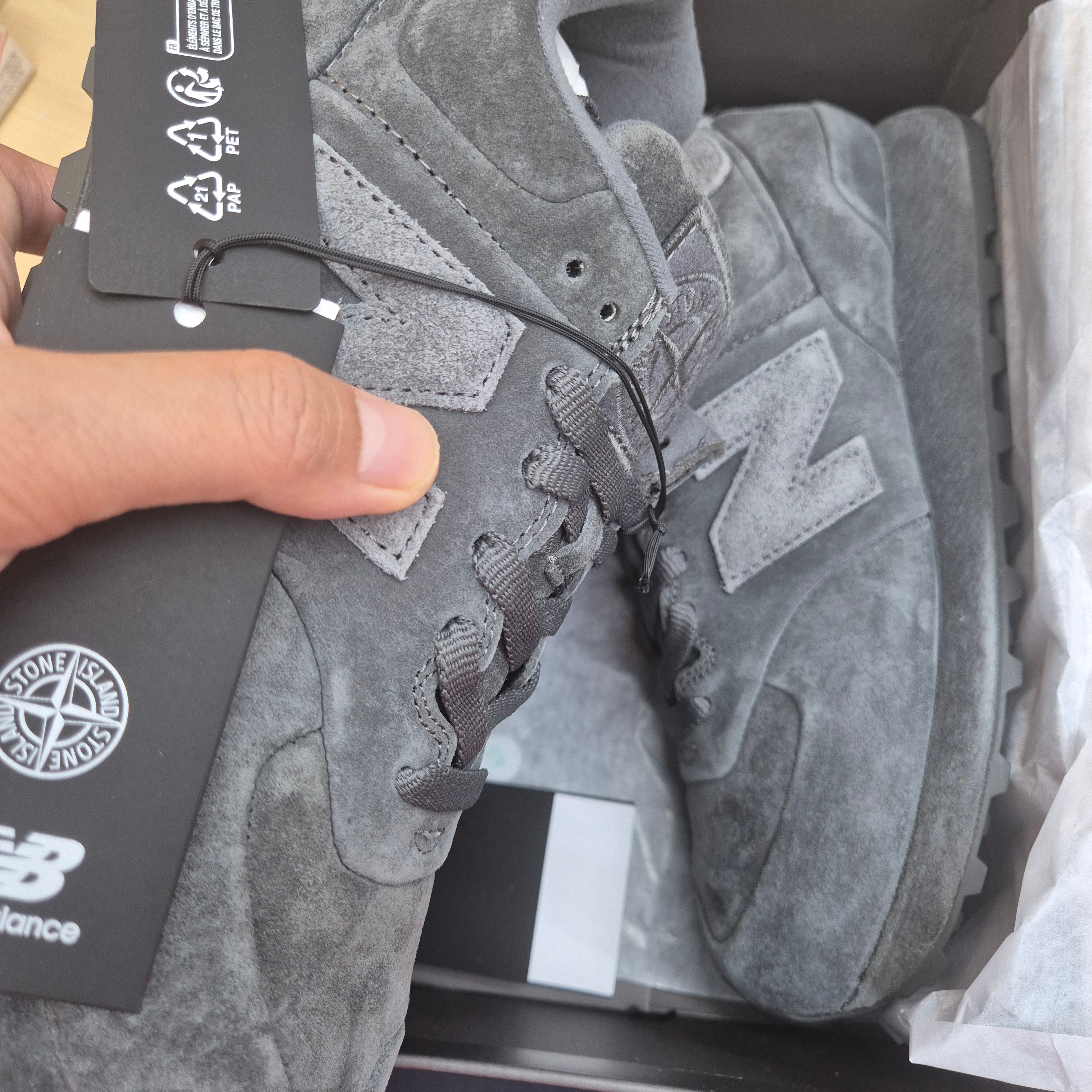 New Balance x Stone Island 574 Ghost Dark Grey 착용 스타일