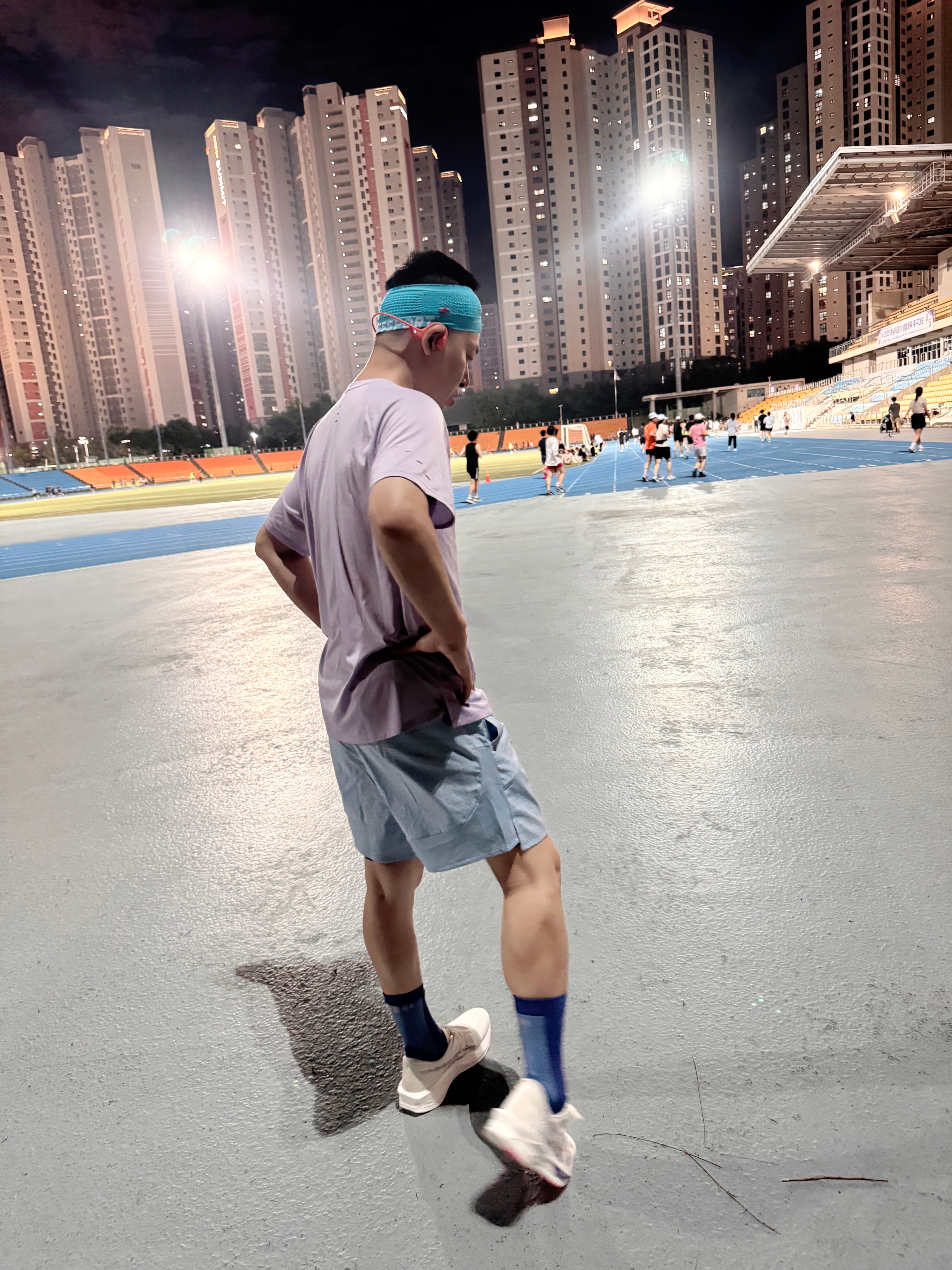 SHOKZ OpenRun Pro2 Orange, Asics Sonicblast Cream Blue Fade 착용 스타일