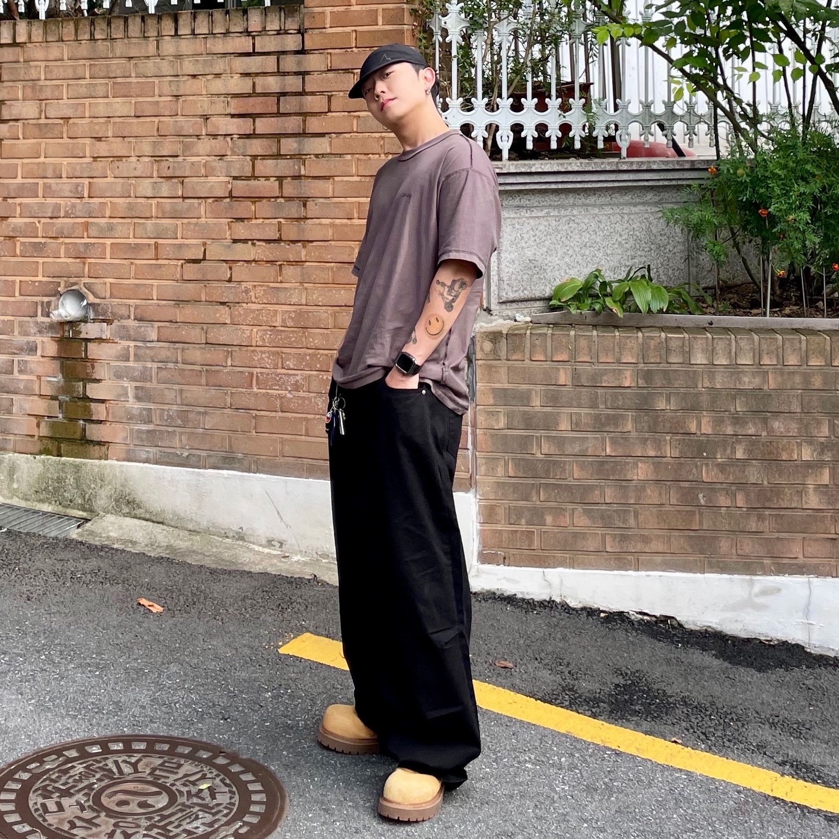 Stussy Pigment Dyed Inside Out Crew T-Shirt Faded Black 착용 스타일