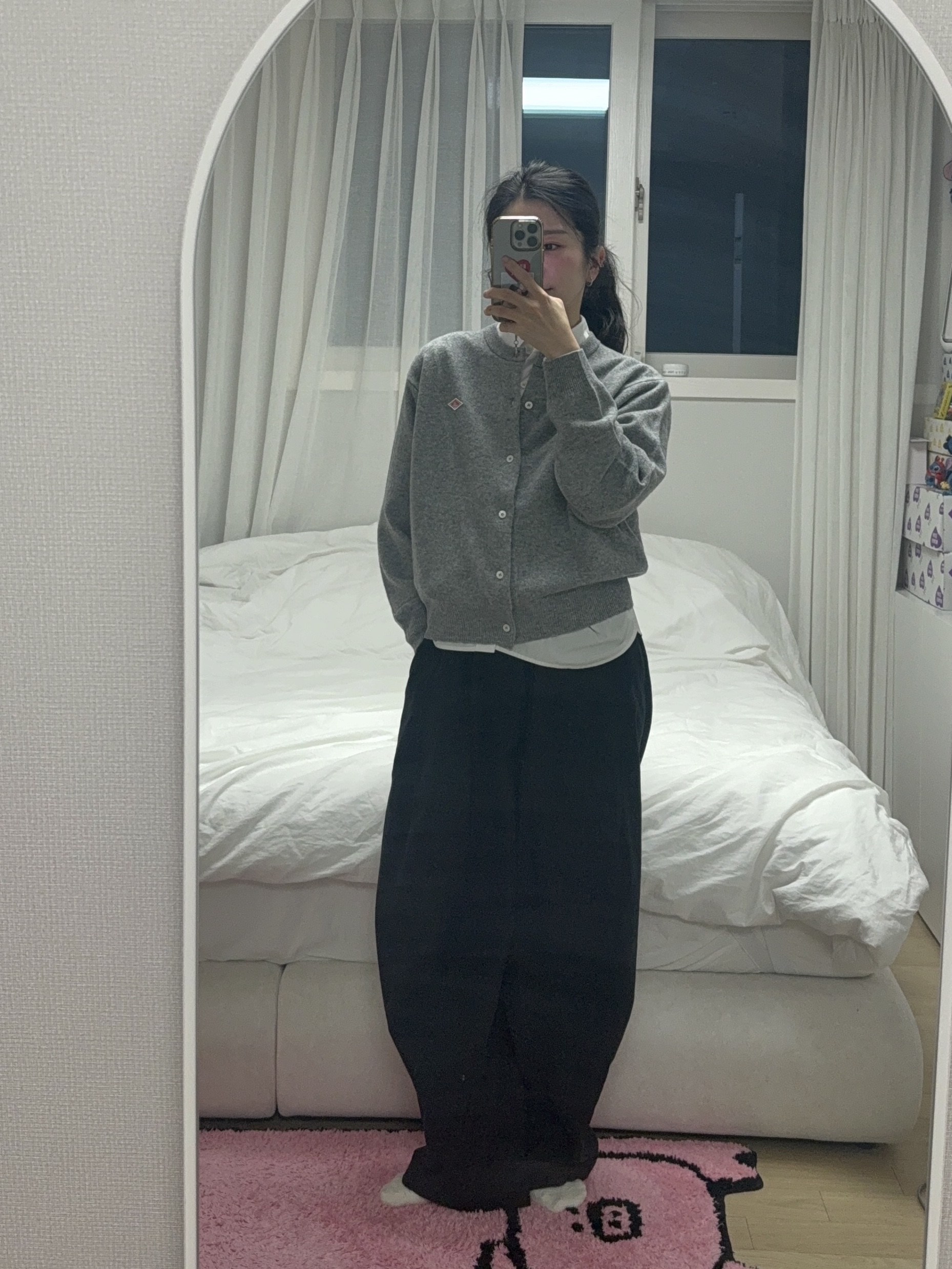 (W) Danton Lambswool Crewneck Cardigan Light Grey, Needles H.D Military Pants Black 착용 스타일 - 2