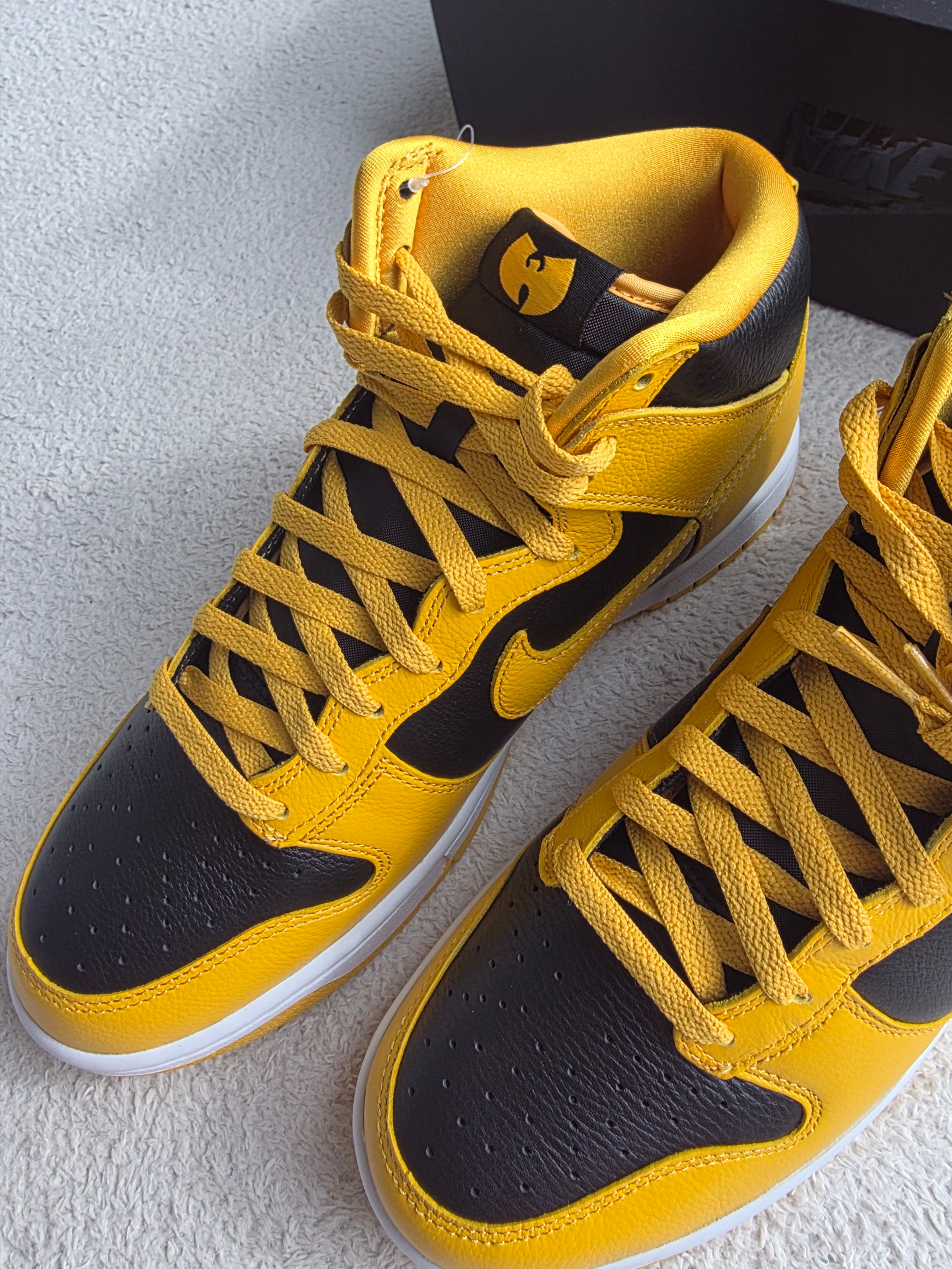 Nike Wu-Tang Clan Dunk High Black and Pollen 착용 스타일 - 3