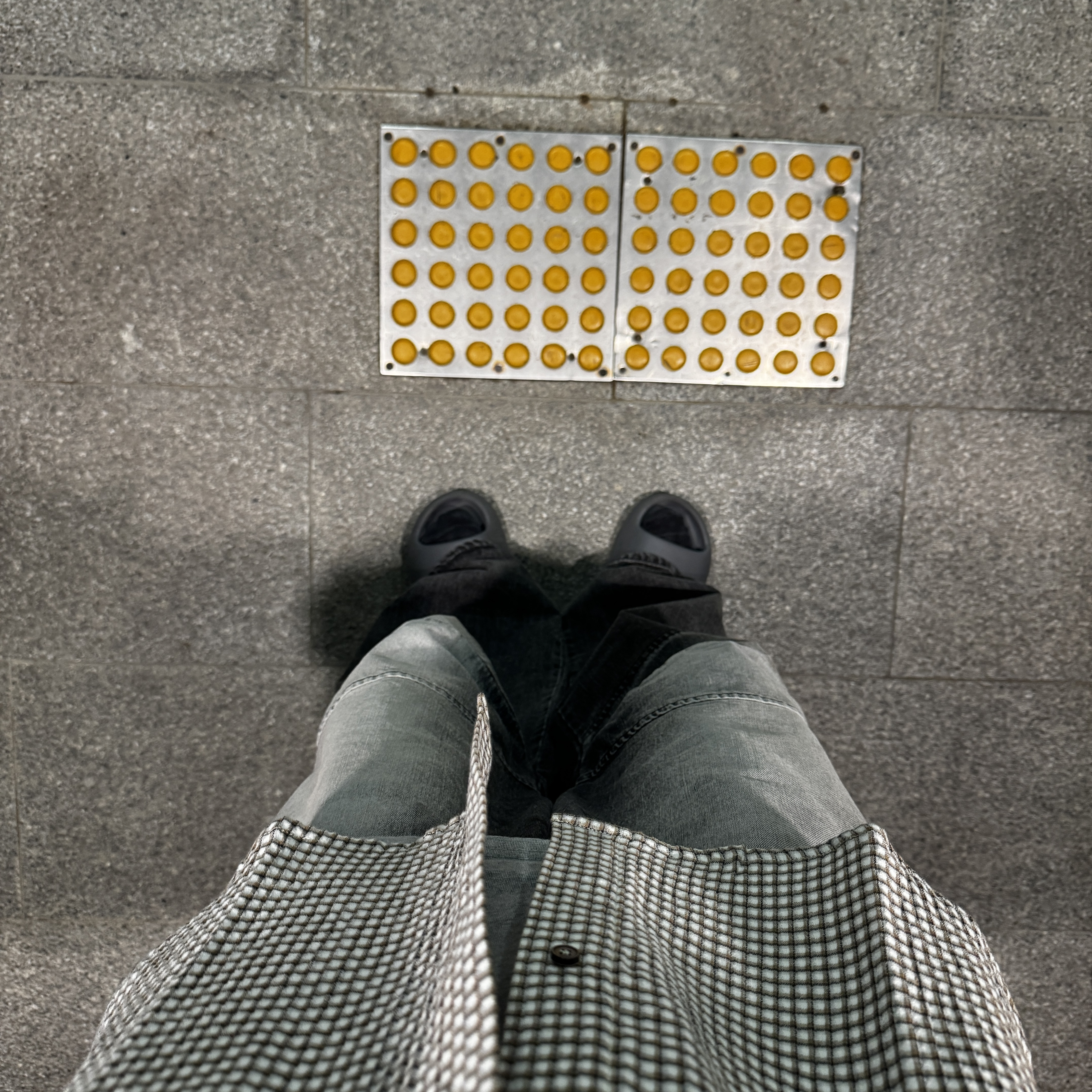 MJD 3D Knee Denim Pants Black, Adidas Yeezy Slide Onyx 착용 스타일
