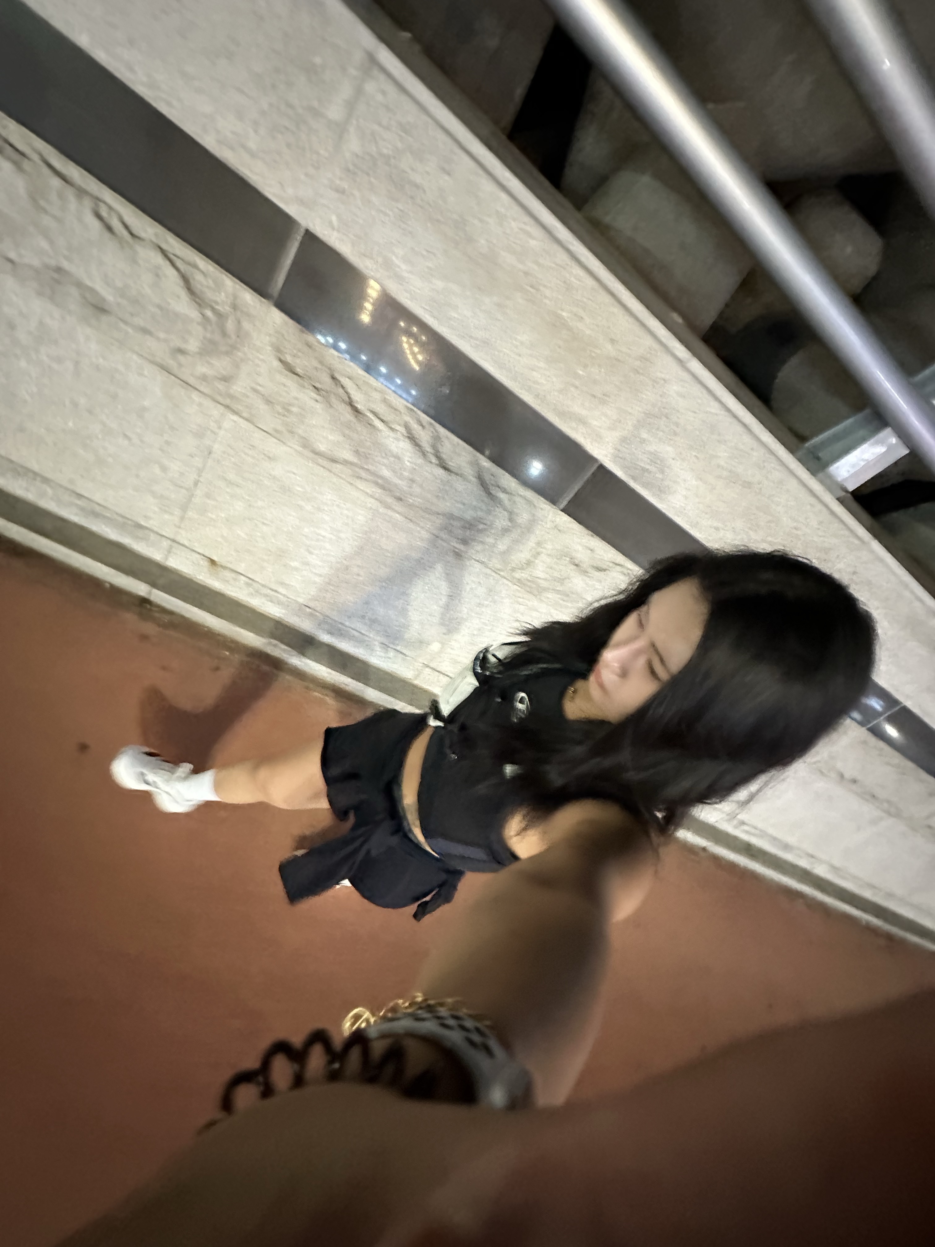 BORN TO WIN Chrome Vest Bag Ivory, BORN TO WIN Outband 3.5 Biker Shorts Black 착용 스타일 - 2