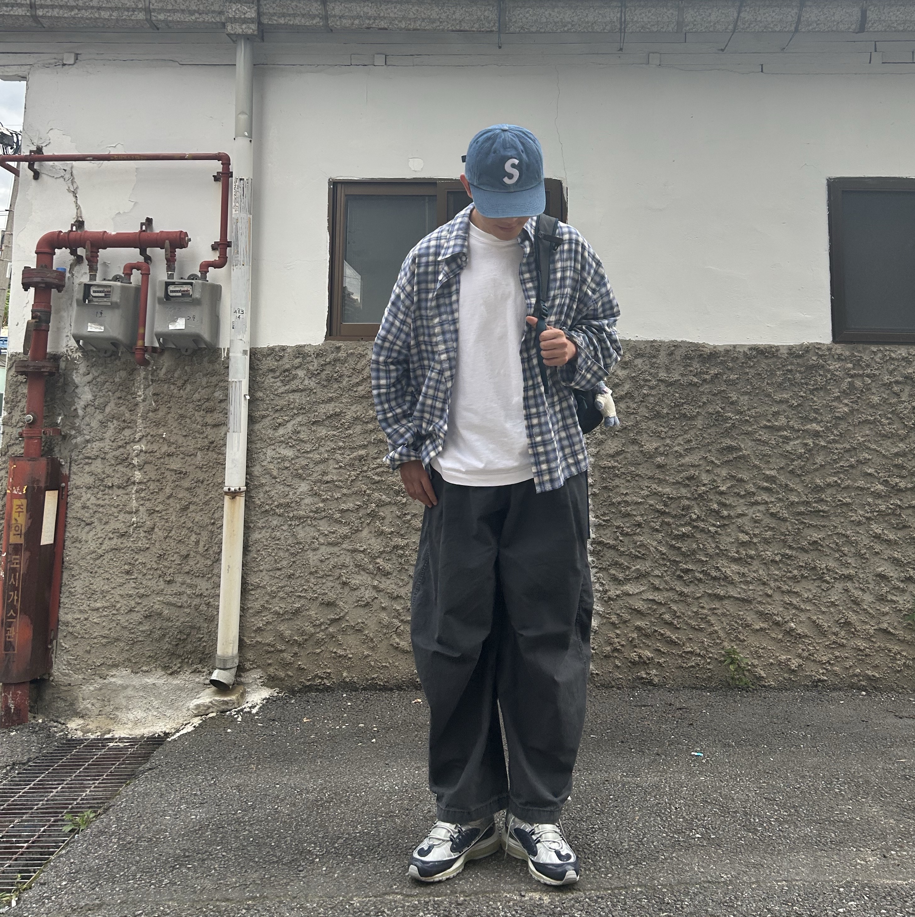 Supreme Pigment S Logo 6-Panel Denim - 24FW, Arc'teryx Mantis 16 Backpack Lodestar 착용 스타일 - 4