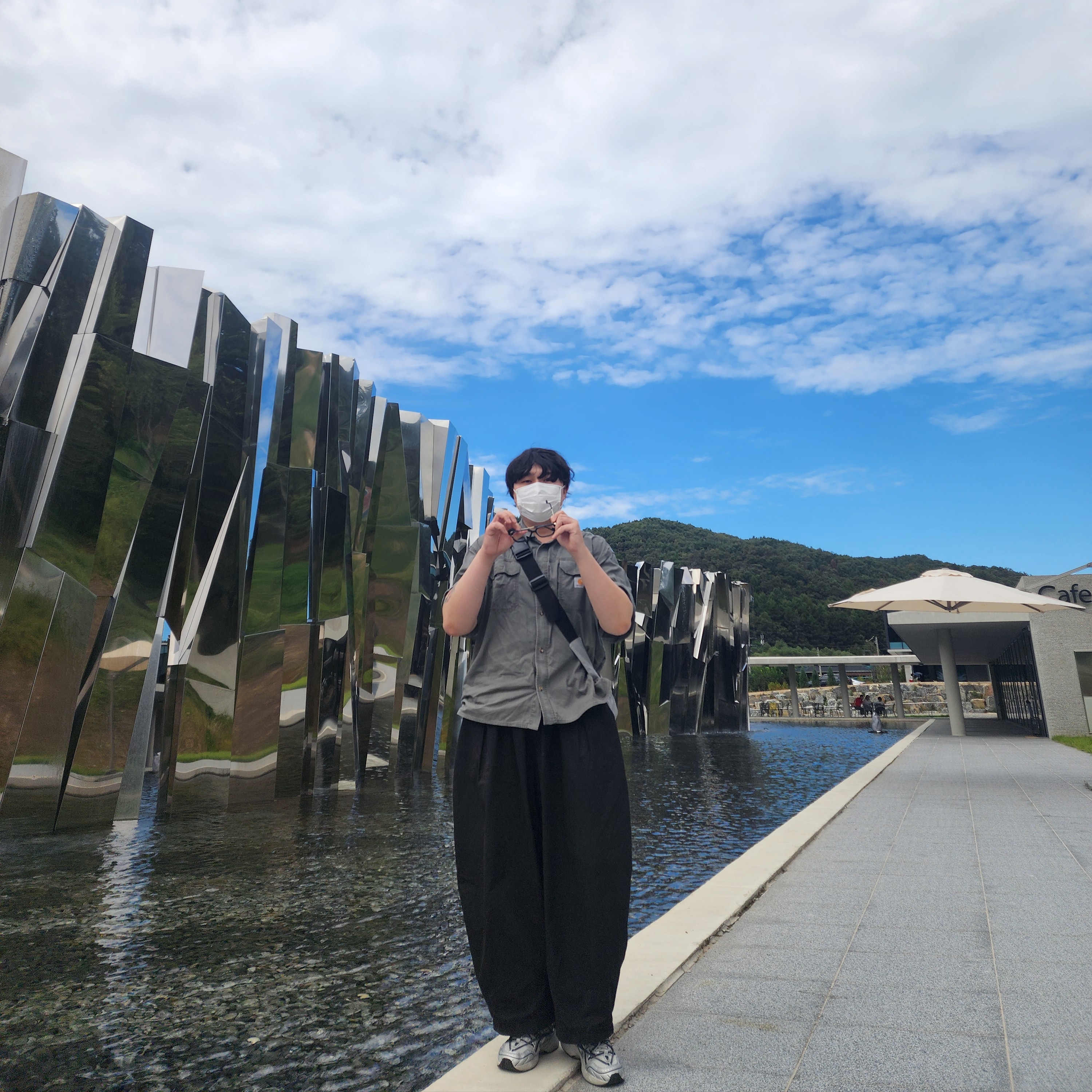 Asics x Andersson Bell Gel-1090 Glacier Grey Silver, Gentle Monster Jeff 01 Black 착용 스타일 - 2