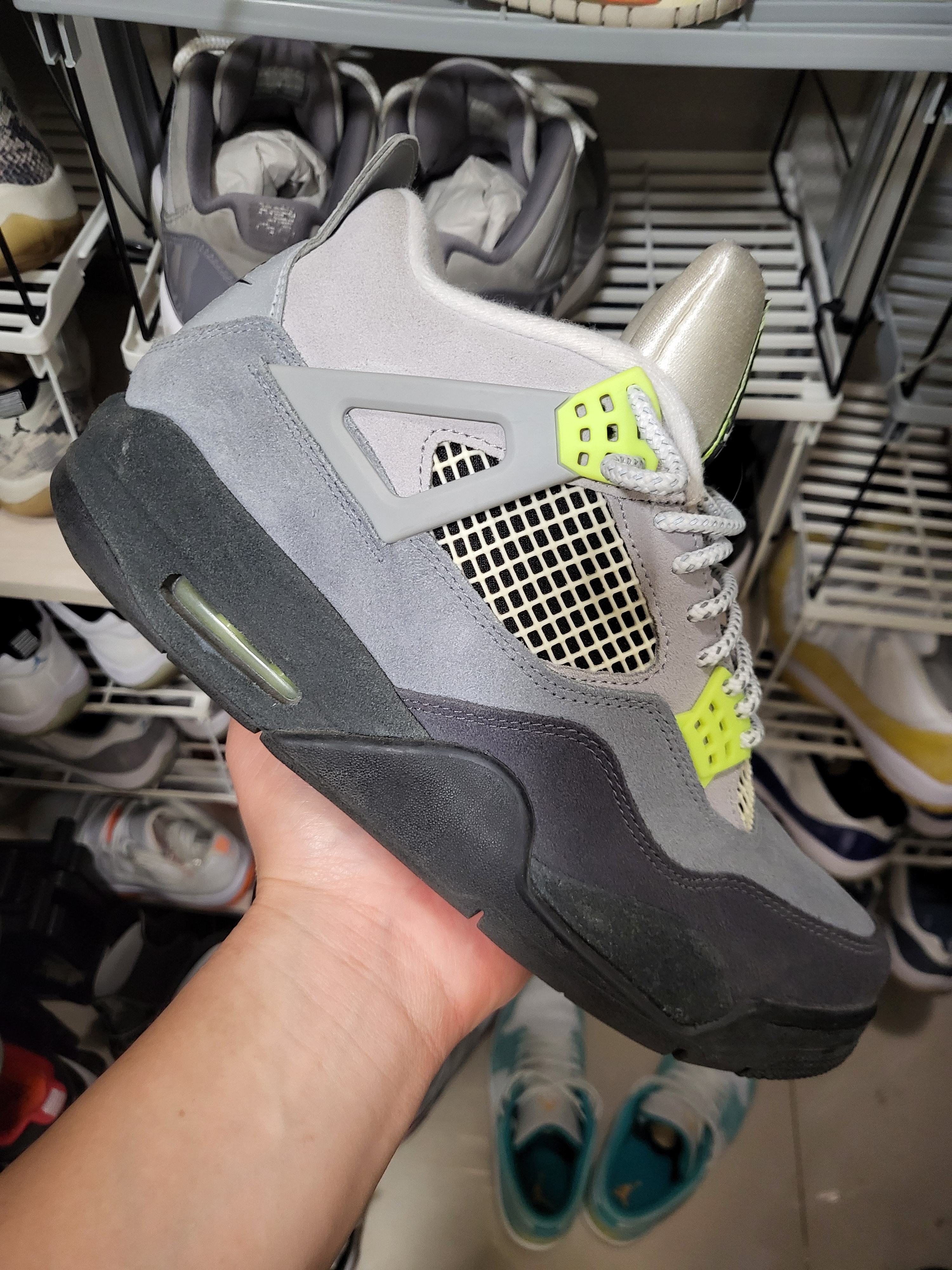 Jordan 4 Retro SE Neon 95 착용 스타일