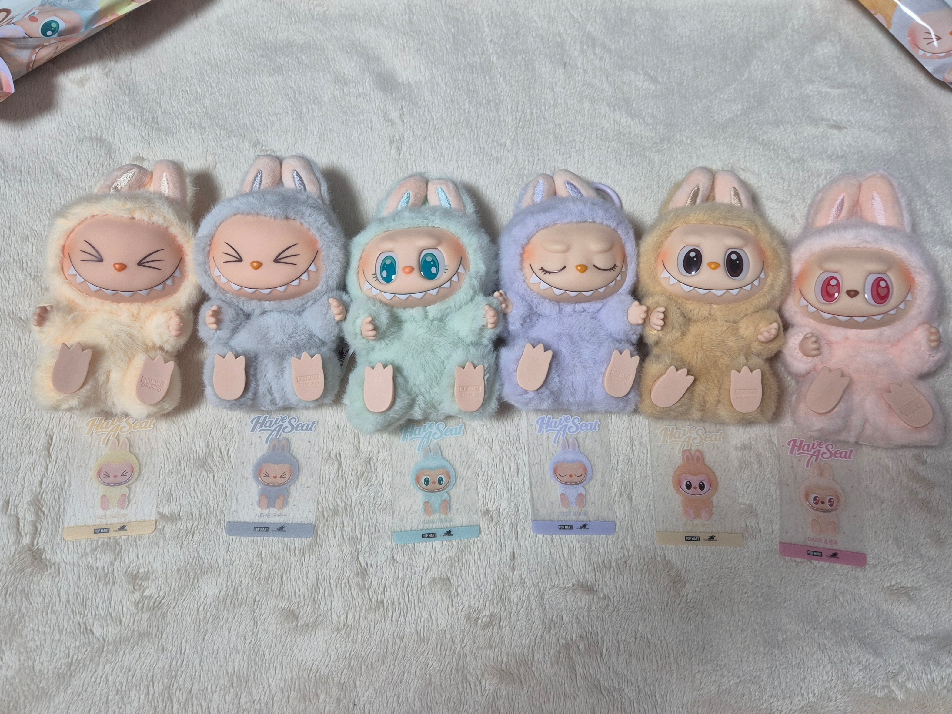Pop Mart Labubu Let's Play Together Doll Series Sealed Case (6 Blind Boxes) 착용 스타일 - 1
