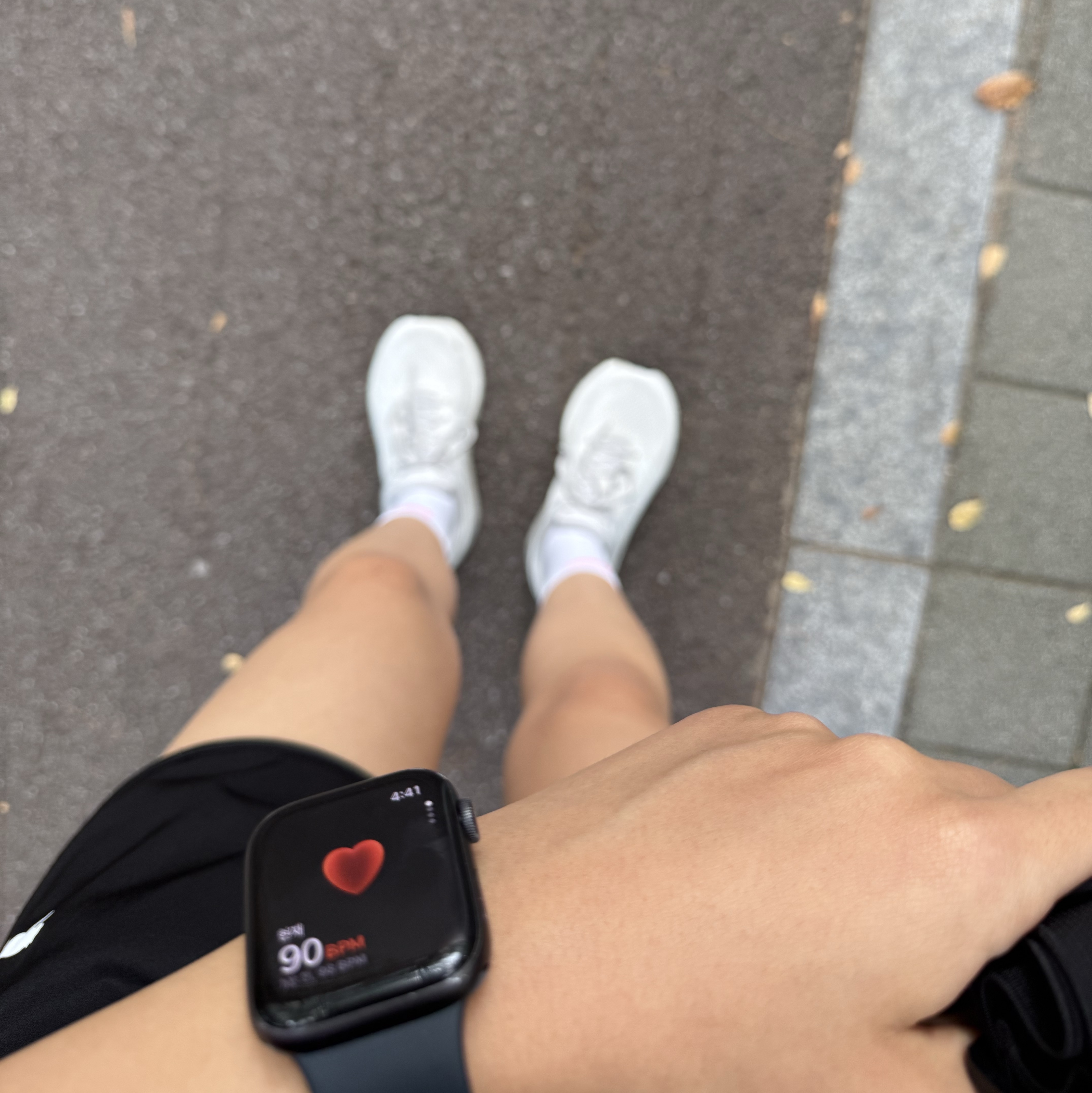 Apple Watch SE 2nd 44mm GPS Midnight Aluminium Case with Sport Band M/L Midnight (Korean Ver.) 착용 스타일