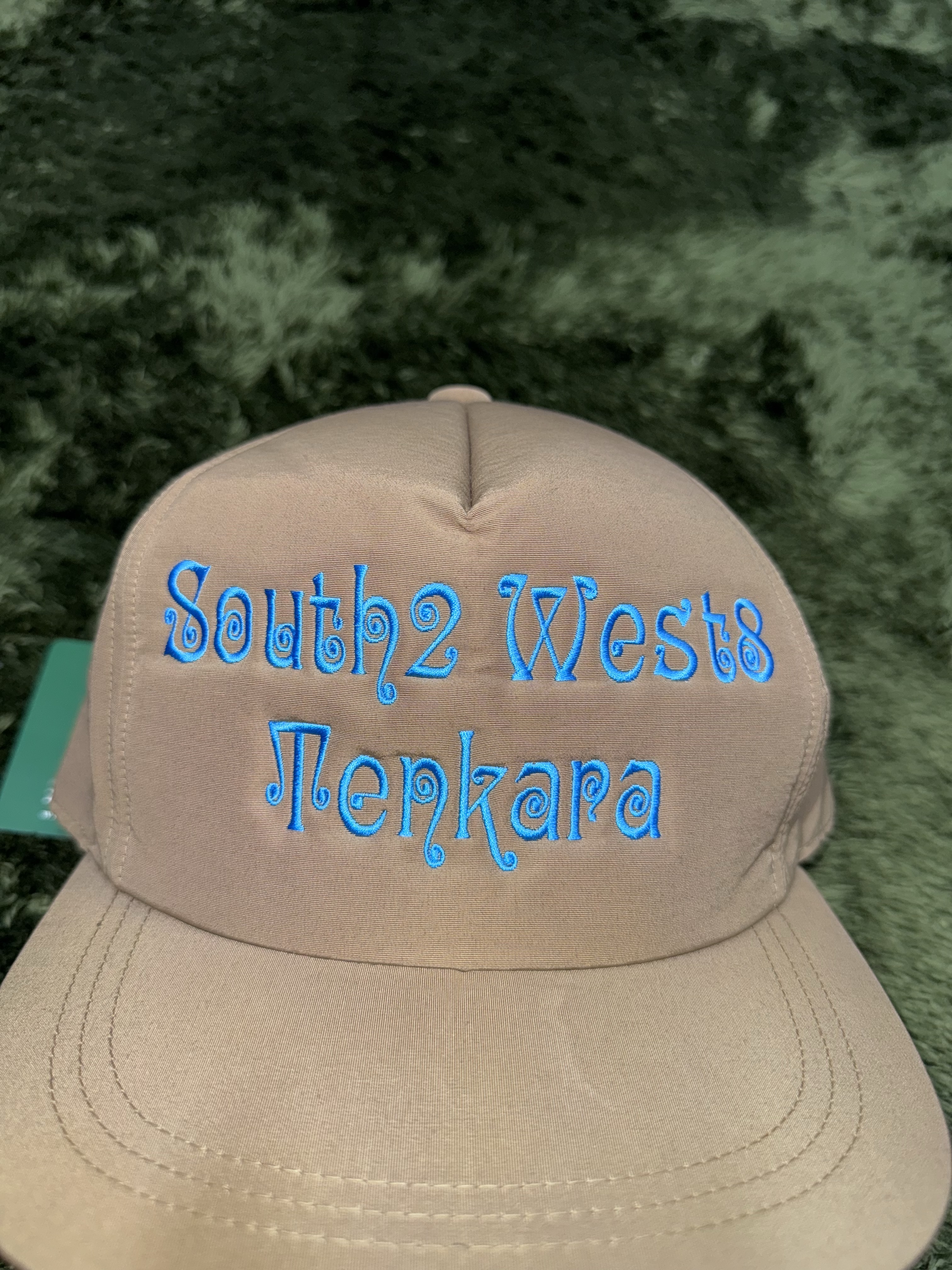 South2 West8 Emb. Trucker Hat Khaki 착용 스타일 - 2