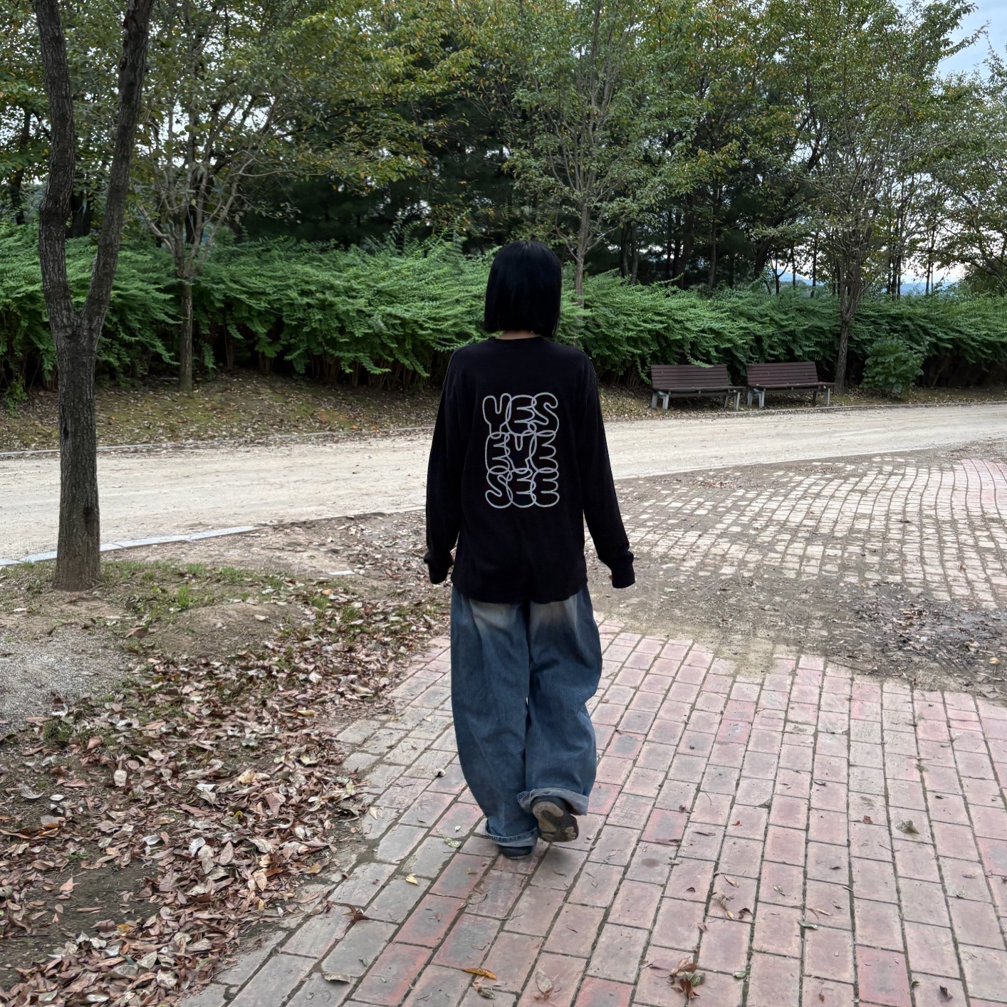 YESEYESEE C-Logo L/S Black 착용 스타일 - 1