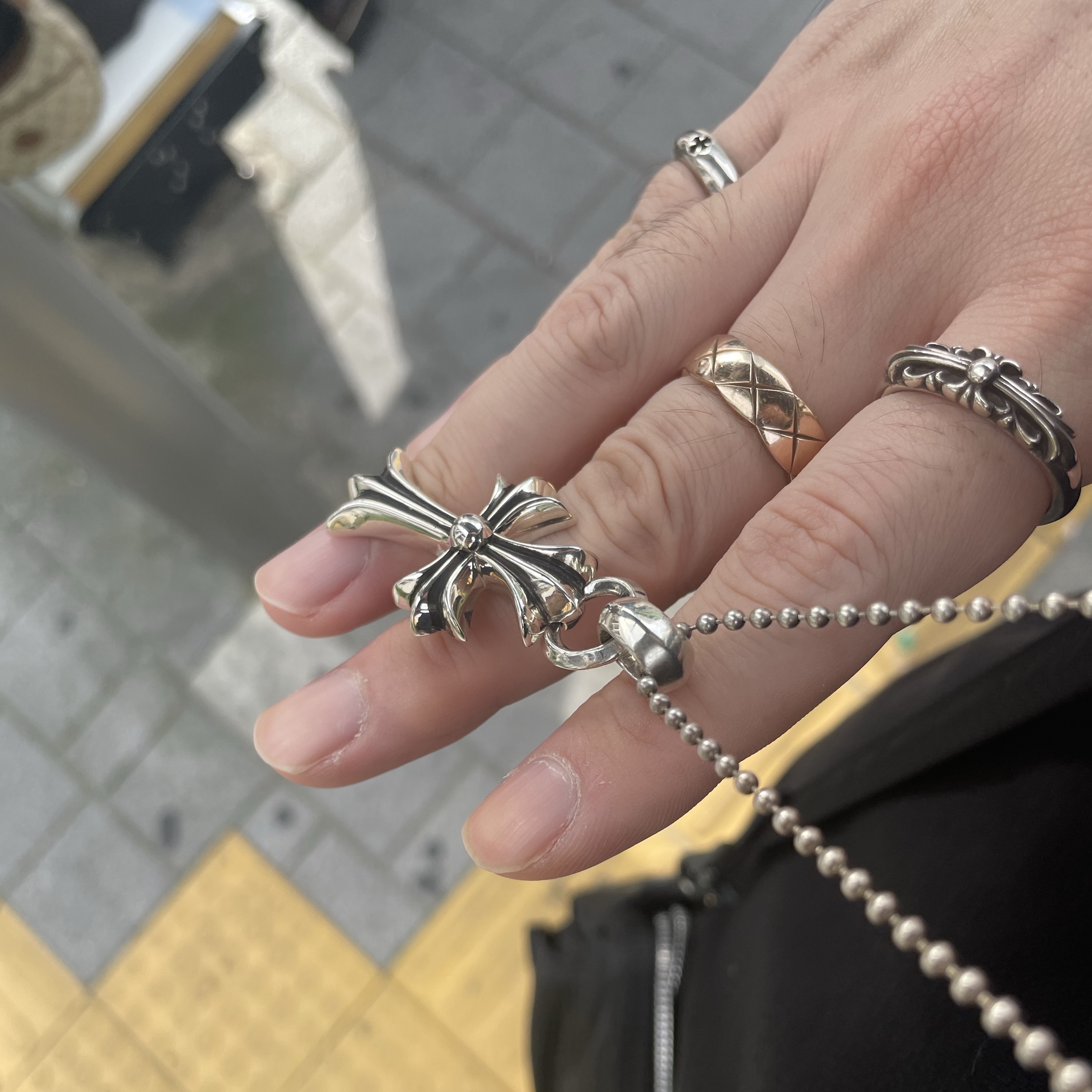 Chrome Hearts CH Cross Small Plain Bail Pendant Silver, Chrome Hearts Baby Classic Floral Cross Ring Silver 착용 스타일