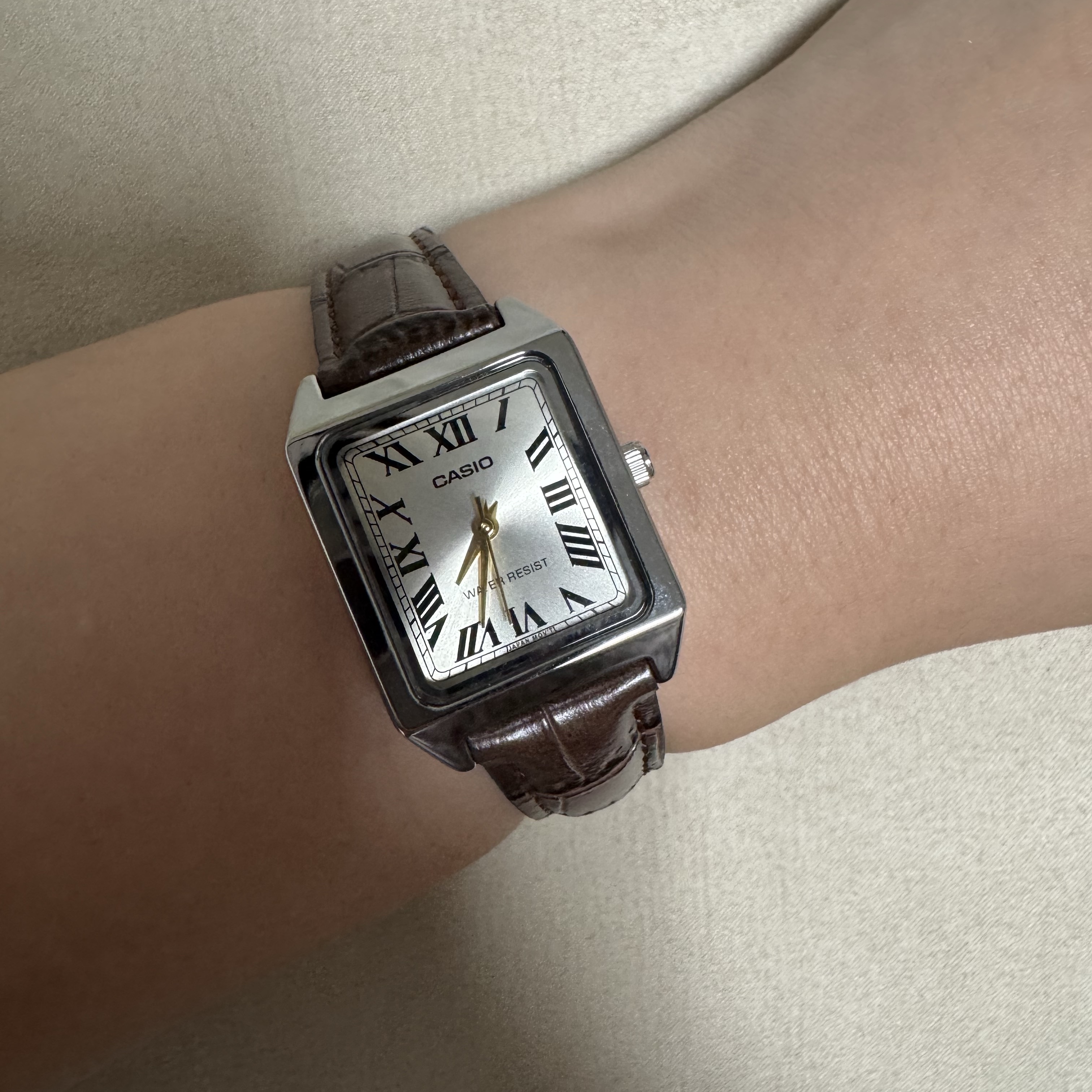 Casio LTP-V007L-9B 착용 스타일
