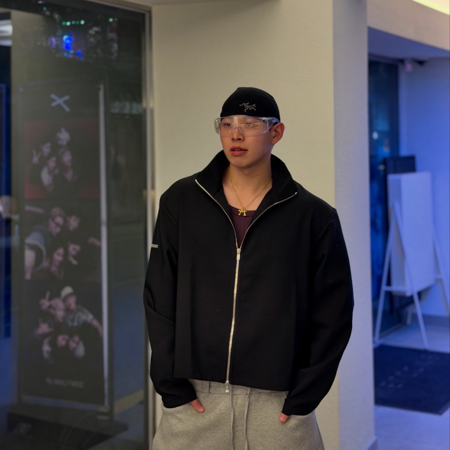 MJD x Koin Seoul Wide Carpenter Bermuda Pants Melange Grey 착용 스타일 - 3