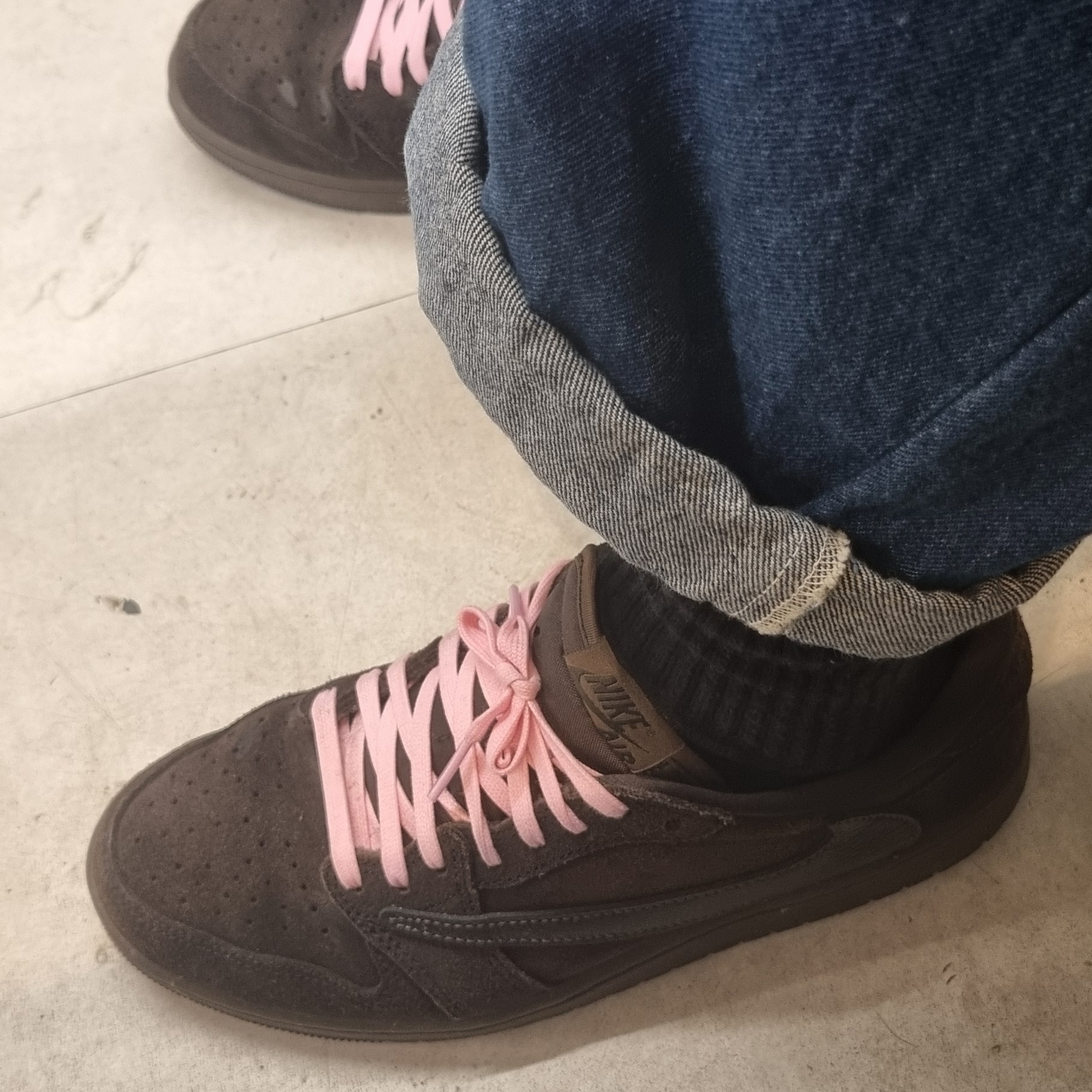 Jordan 1 x Travis Scott Retro Low OG SP Velvet Brown and Dark Mocha 착용 스타일
