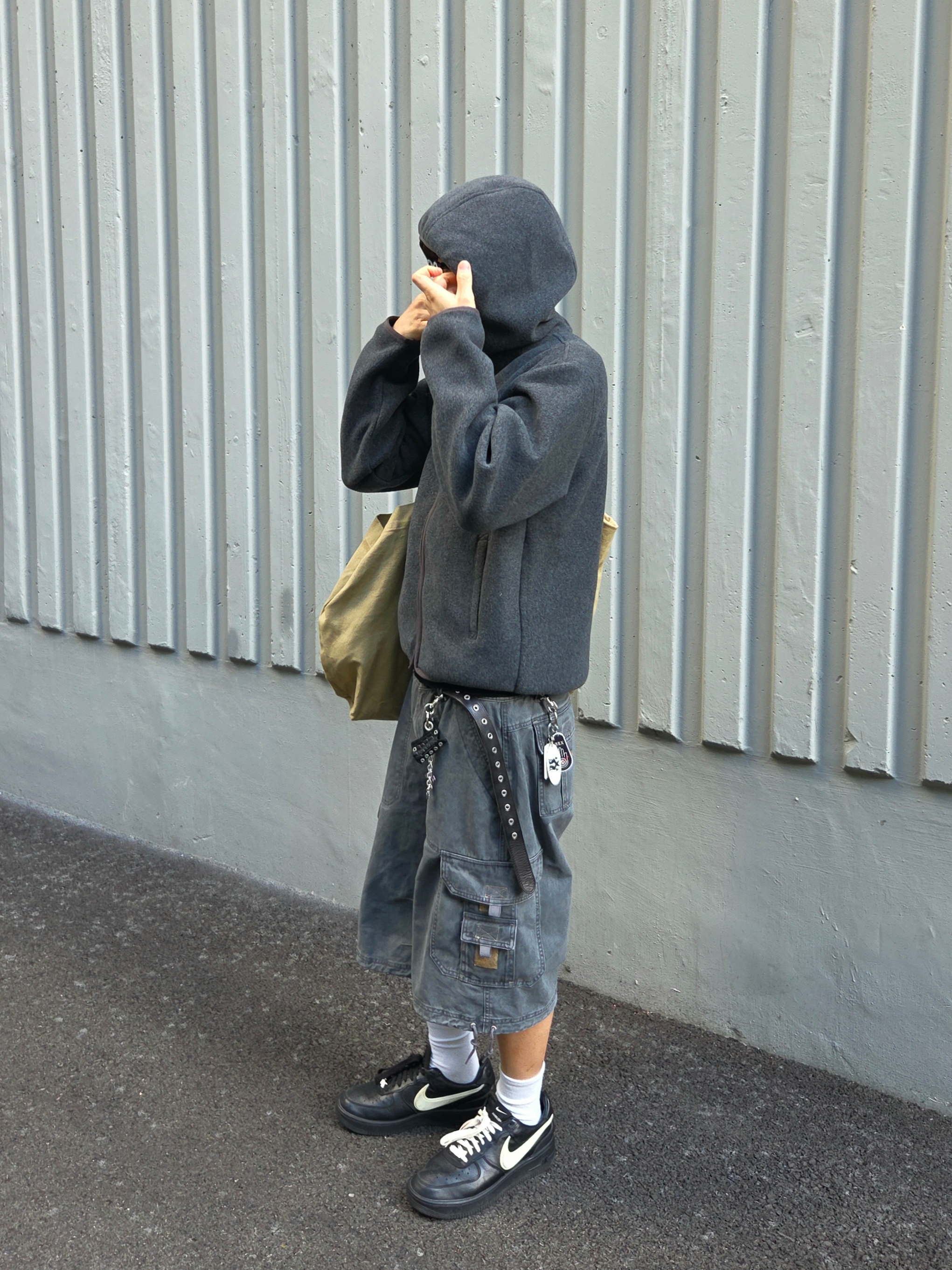 ALEXII Too Much Keyring Ver.2, Nike x Ambush Air Force 1 Low SP Black 착용 스타일 - 2