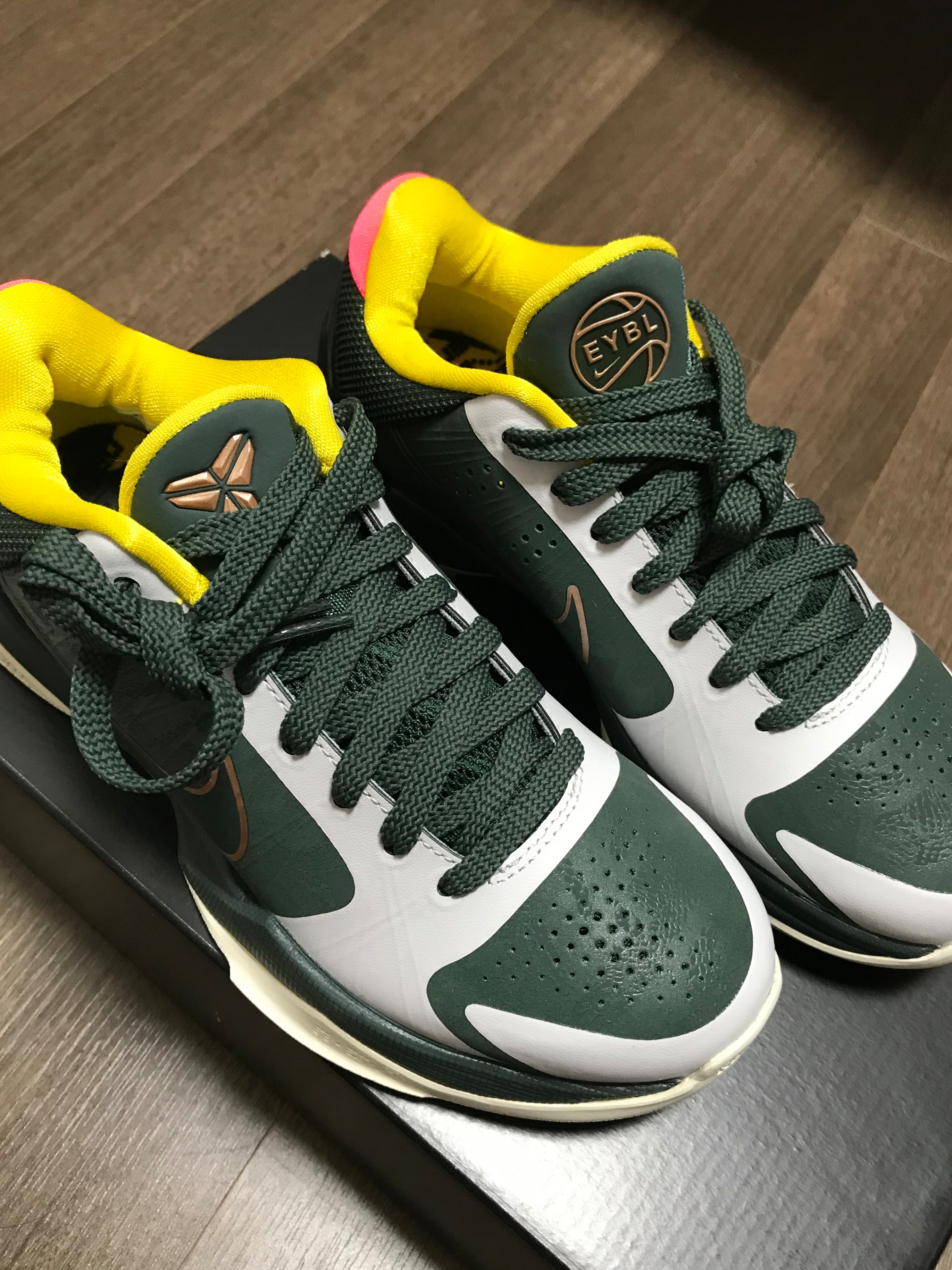 Nike Kobe 5 Protro EYBL Forest Green 착용 스타일 - 3
