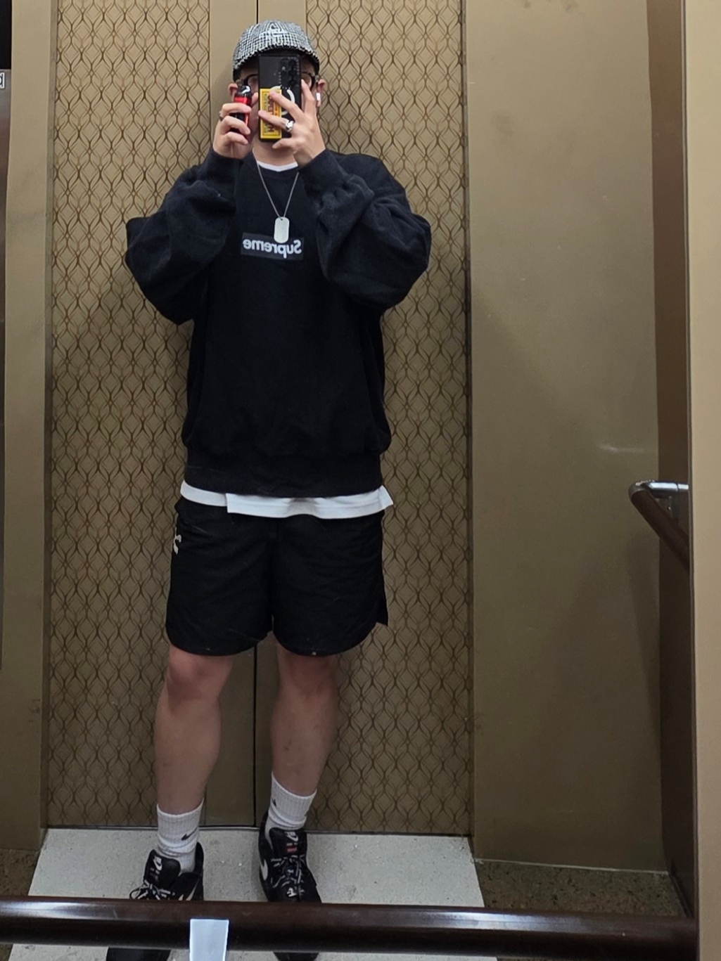 Supreme Harris Tweed 6-Panel White - 24FW, Supreme Washed Box Logo Crewneck Black - 25SS 착용 스타일