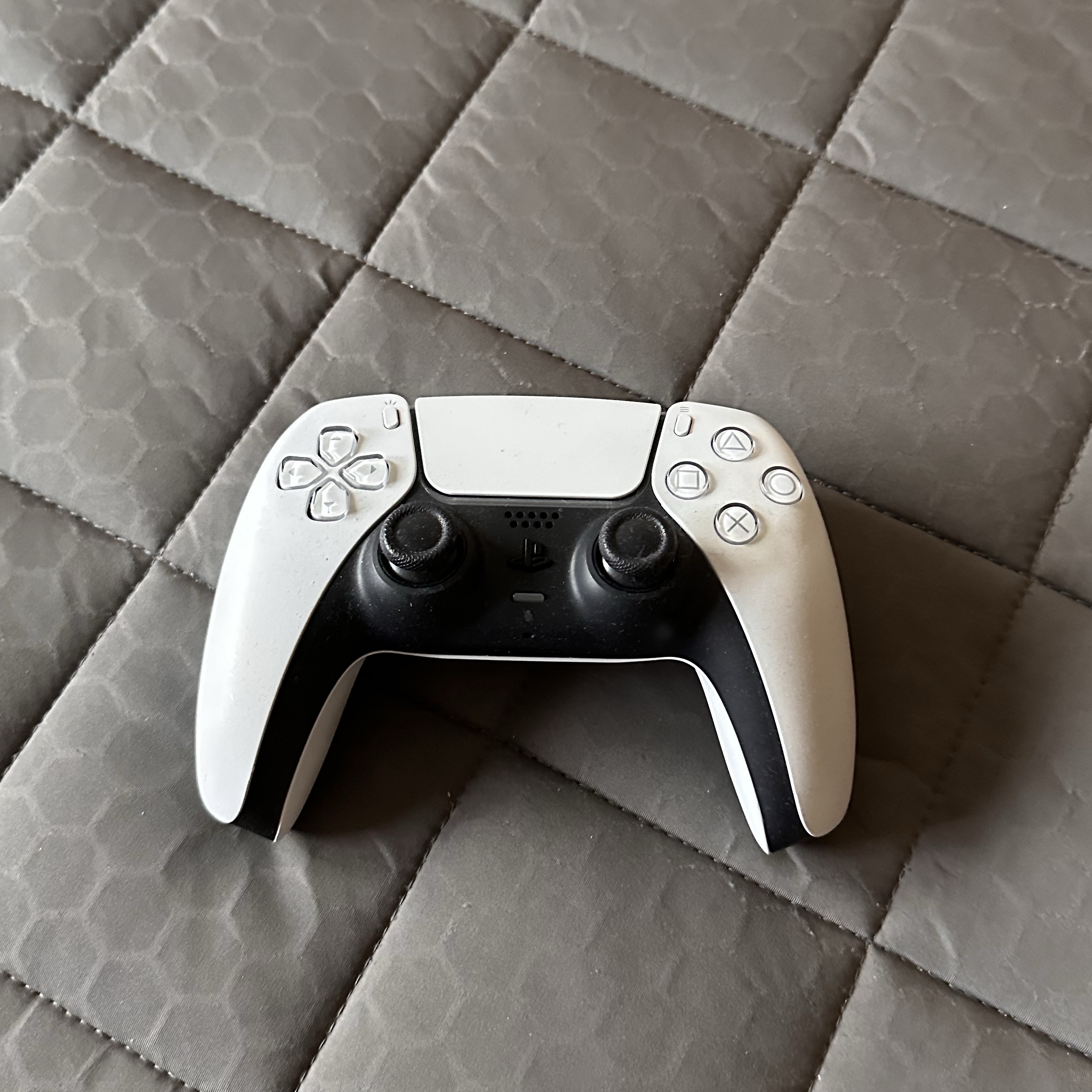 Playstation 5 DualSense Wireless Controller White (Korean Ver.) 착용 스타일