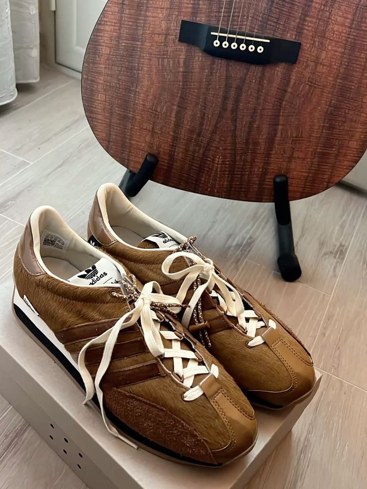 Adidas x Song for the Mute Country OG Bronze Strata Wild Brown 착용 스타일