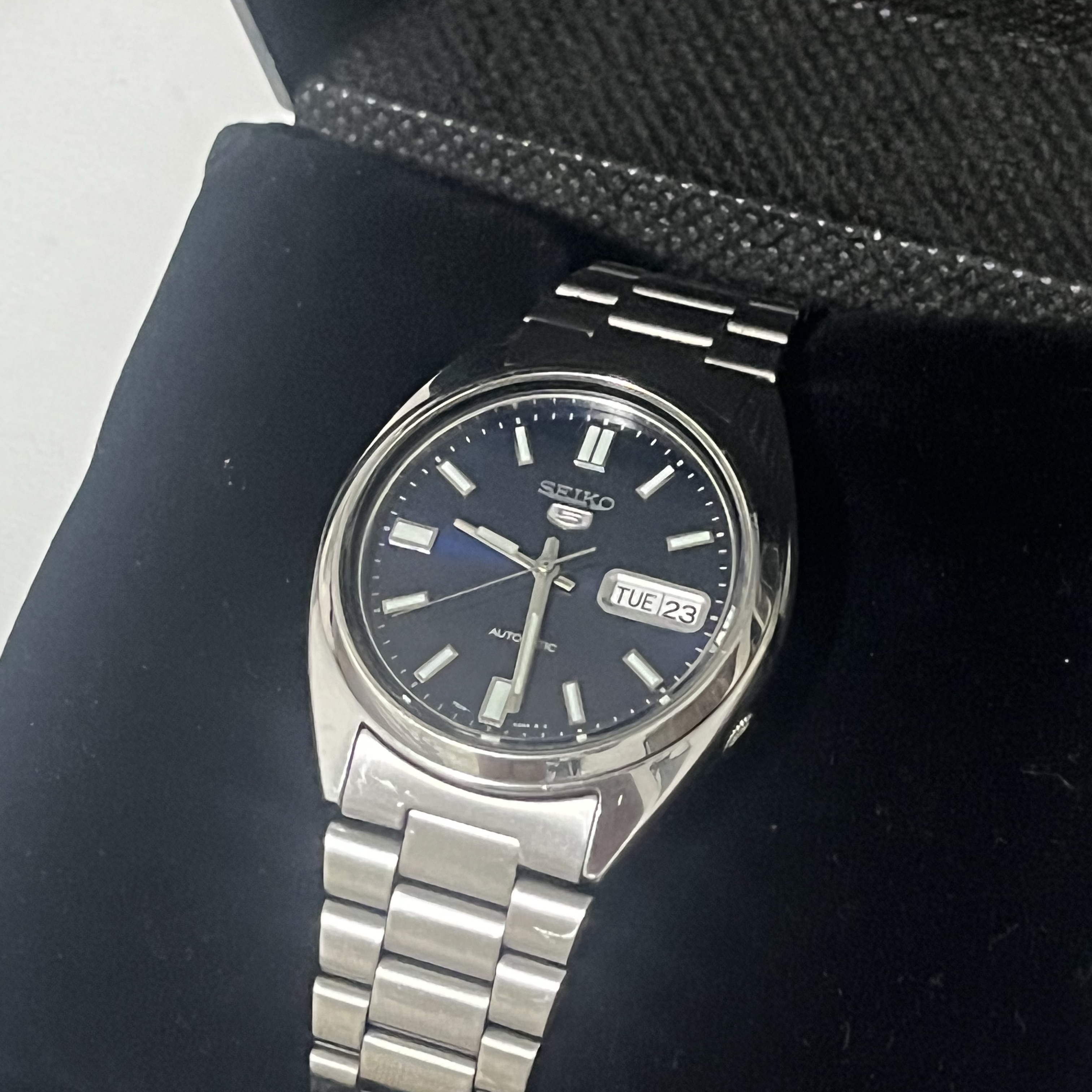 Seiko SNXS77K1 37mm Navy, Casio F-91W-1 착용 스타일 - 1