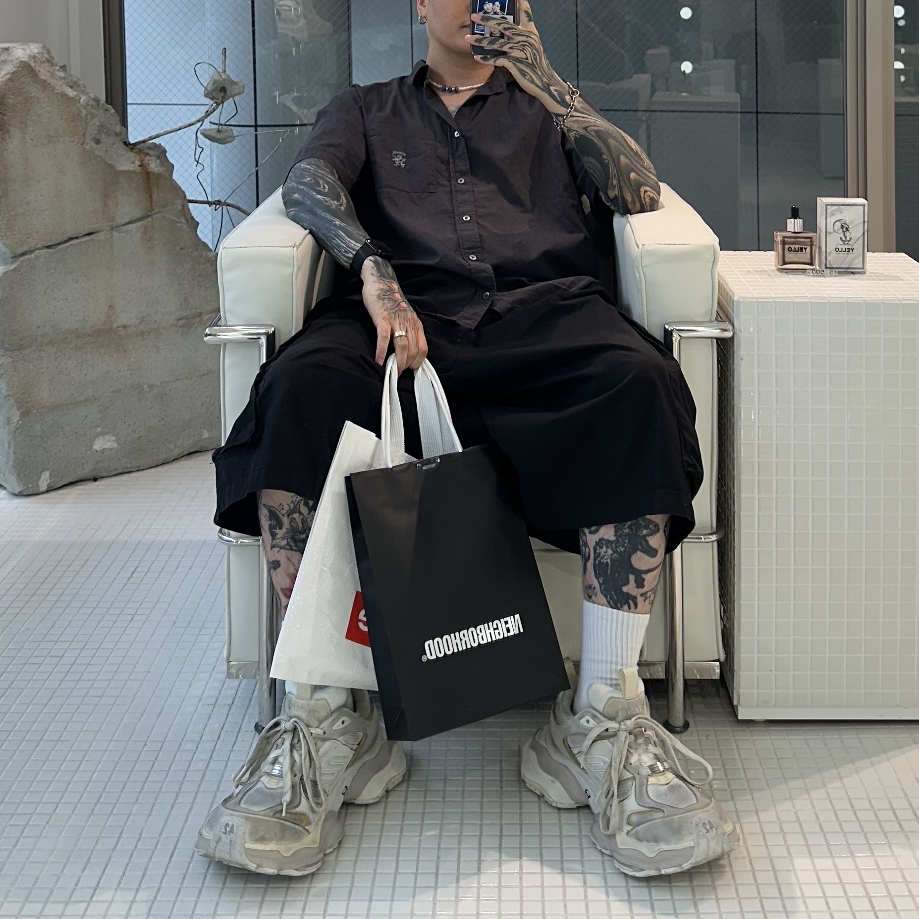 Balenciaga Cargo Sneakers Beige 착용 스타일