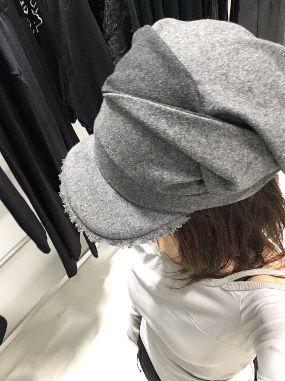 OJOS Scarf Veil Wool Cap Grey 착용 스타일