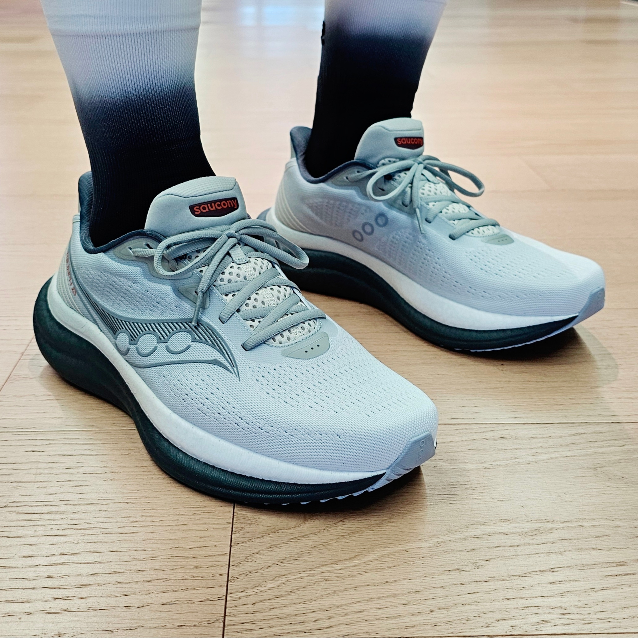 Saucony Triumph 23 Regular Grey Shadow 착용 스타일