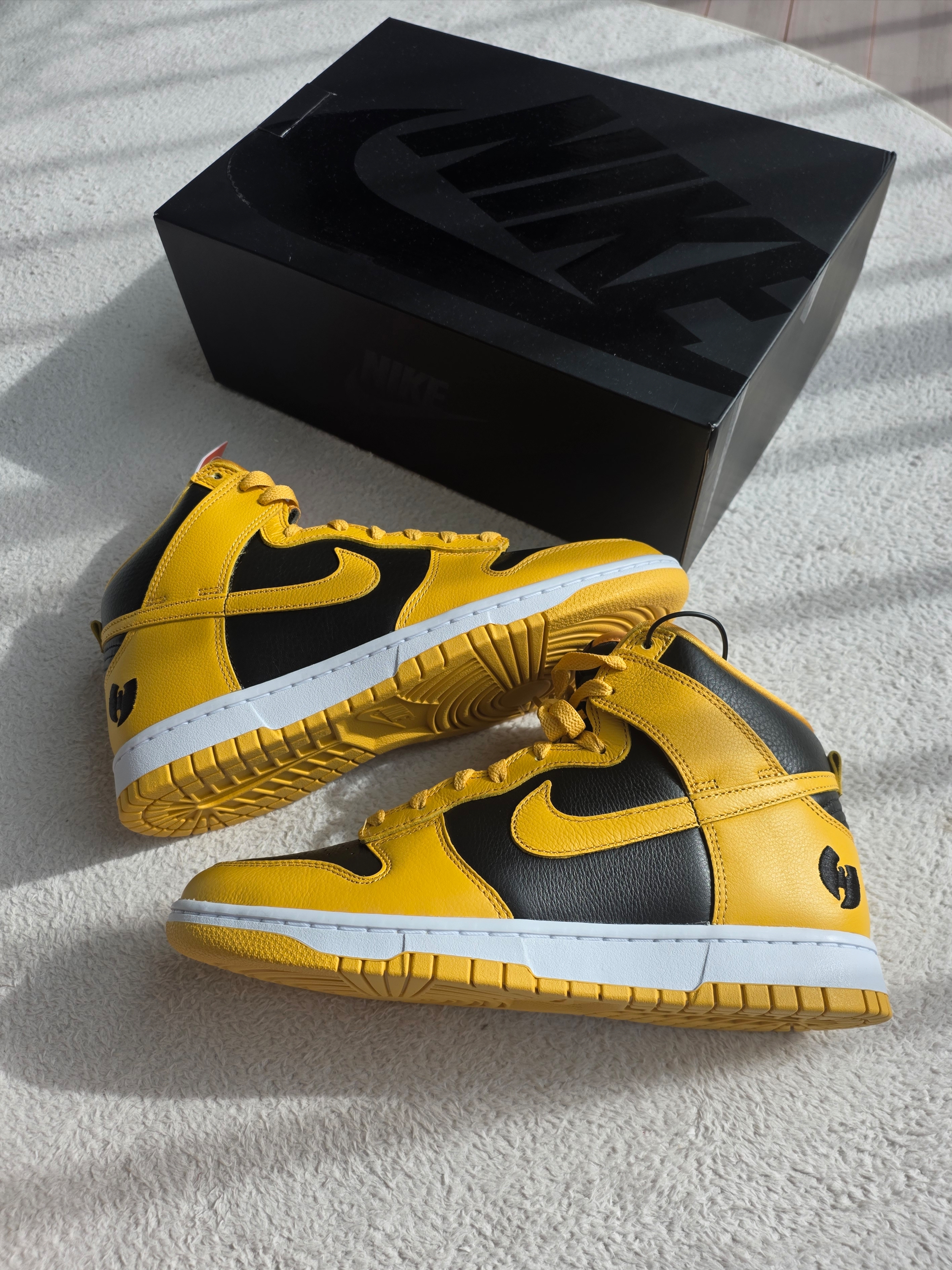 Nike Wu-Tang Clan Dunk High Black and Pollen 착용 스타일 - 1