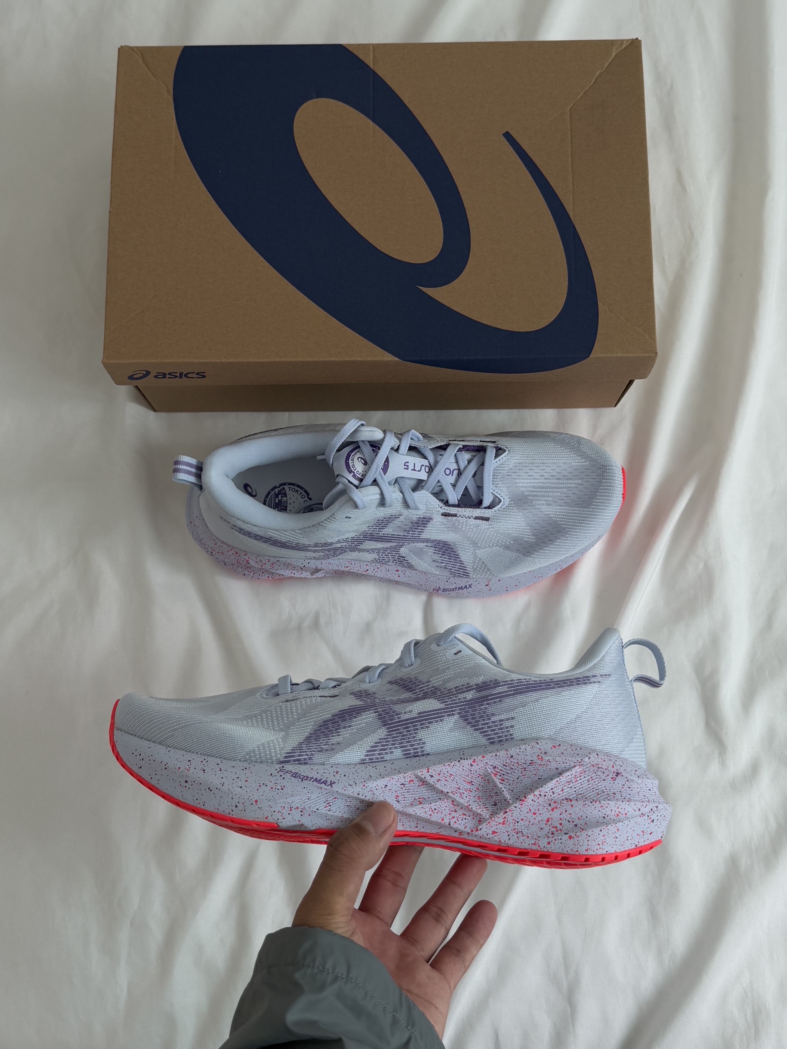 Asics Novablast 5 Tokyo Blue Fade Edo Purple 착용 스타일 - 1