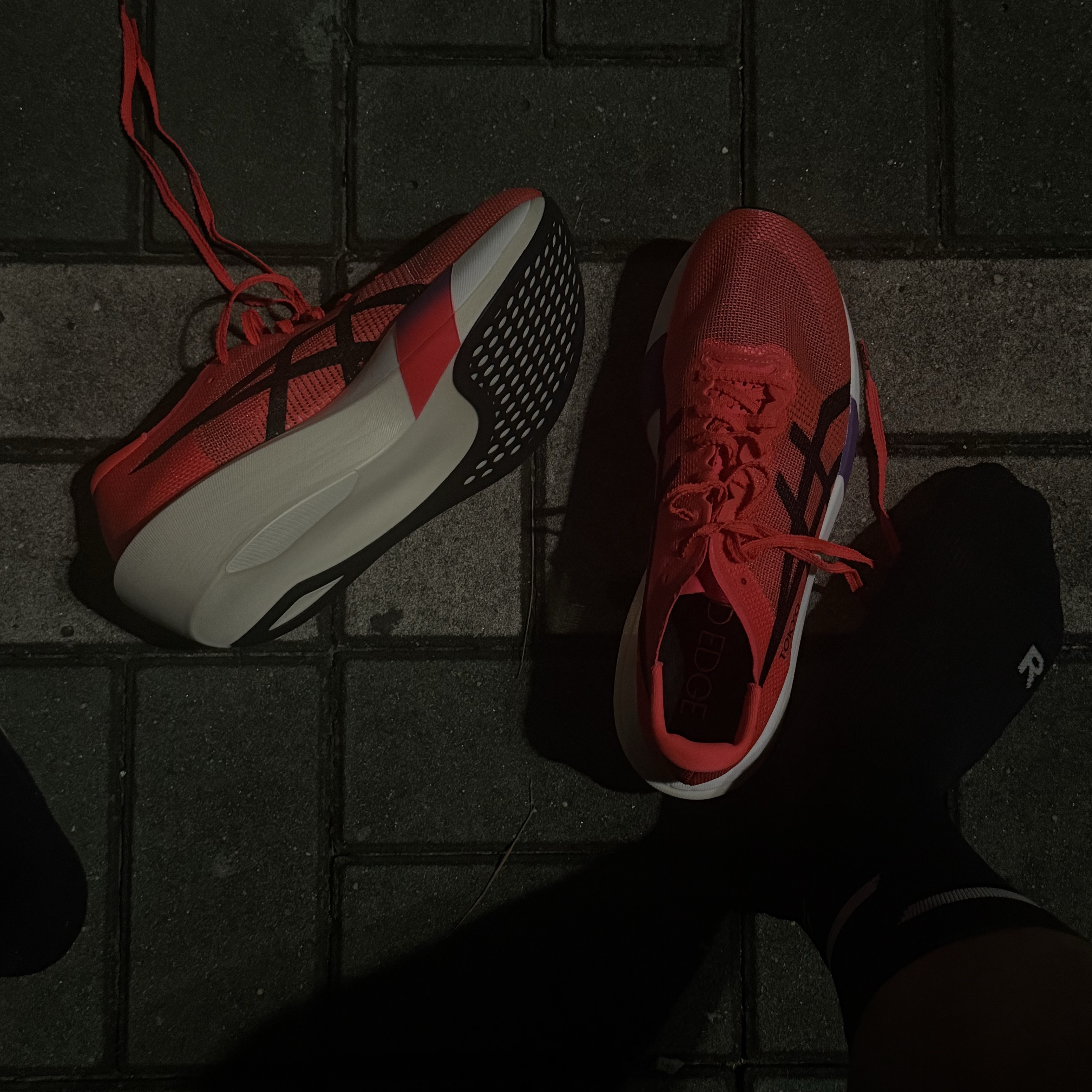 Asics Metaspeed Edge Tokyo Flash Red Black 착용 스타일