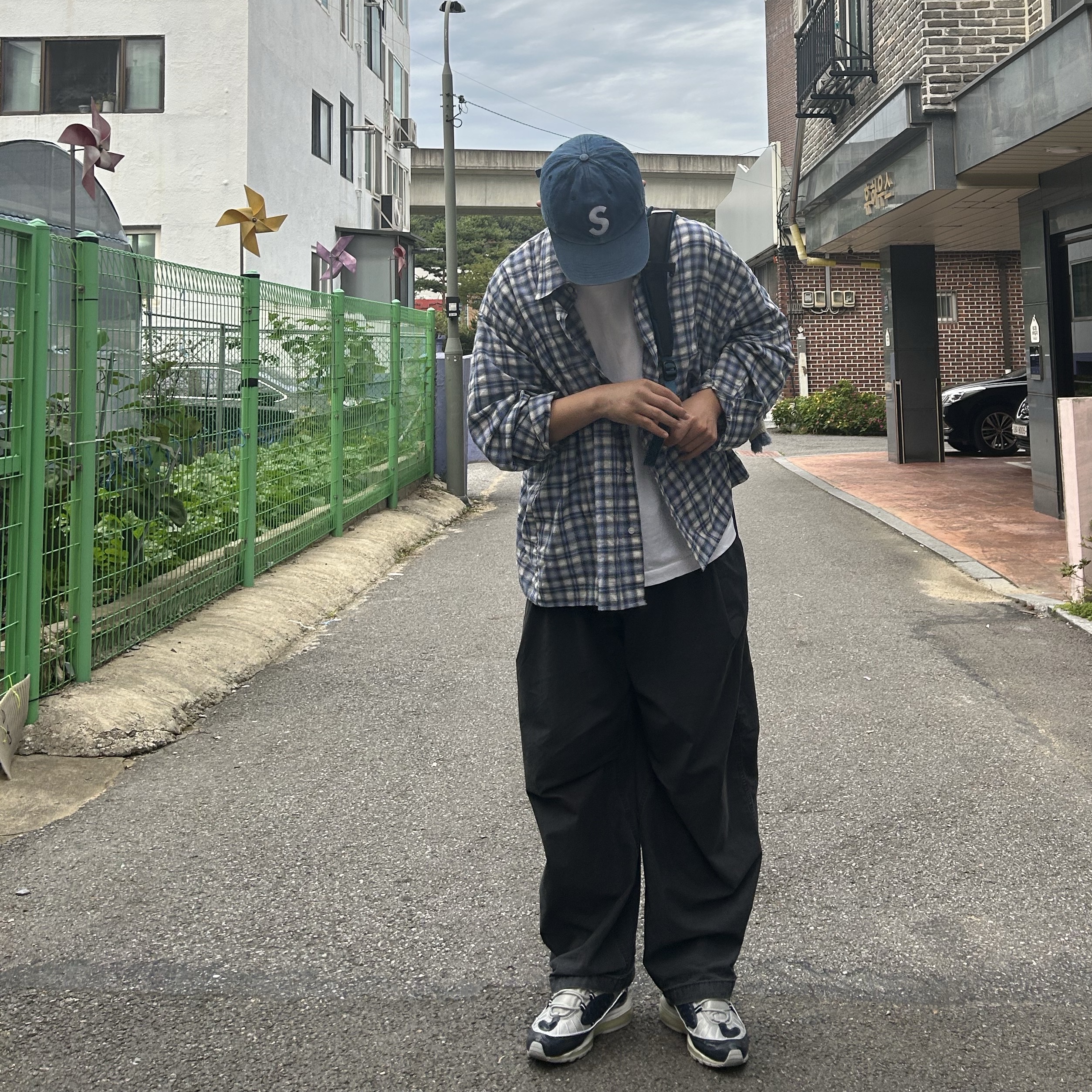 Supreme Pigment S Logo 6-Panel Denim - 24FW, Arc'teryx Mantis 16 Backpack Lodestar 착용 스타일 - 3
