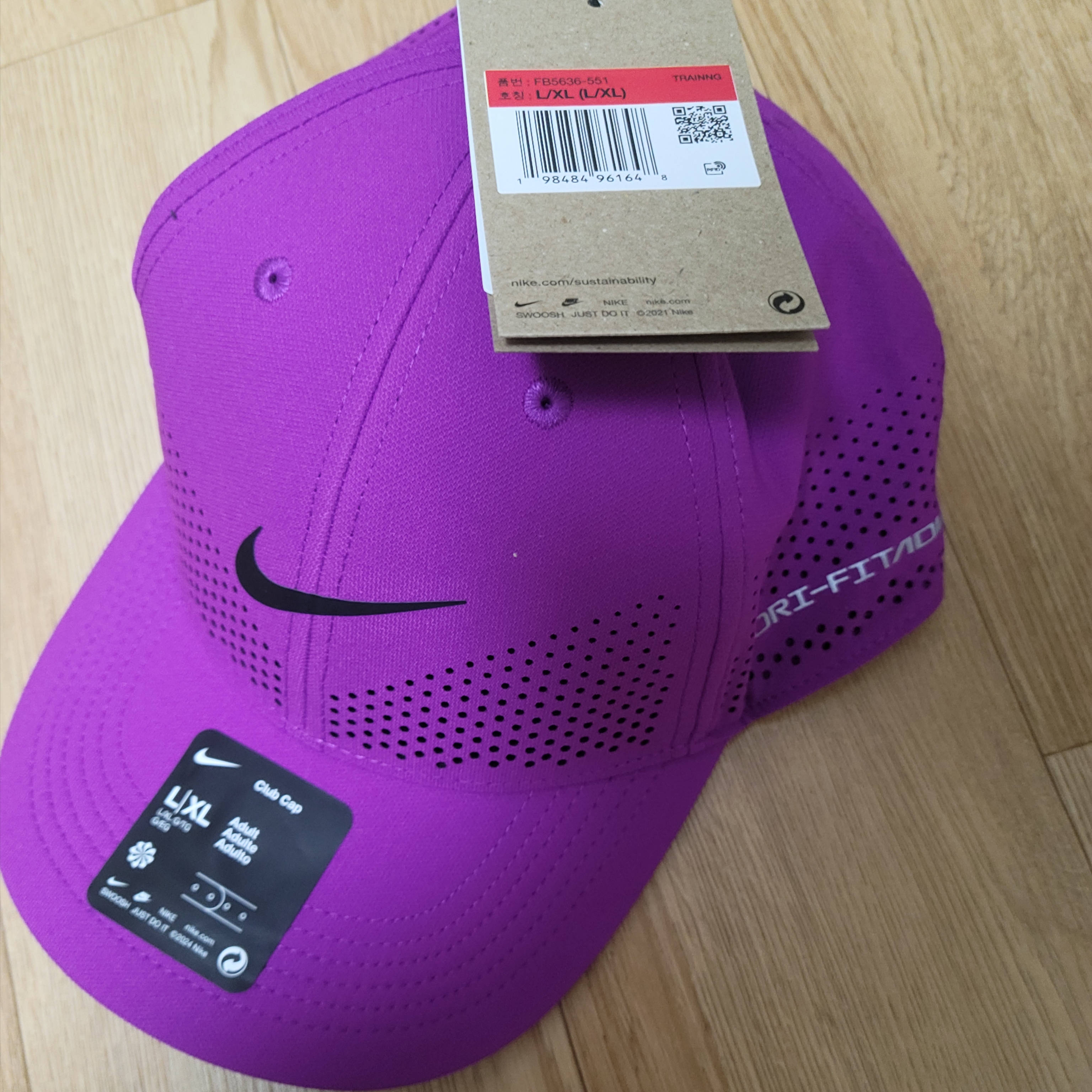 Nike Dri-Fit ADV Club Structured Swoosh Cap Black White 착용 스타일