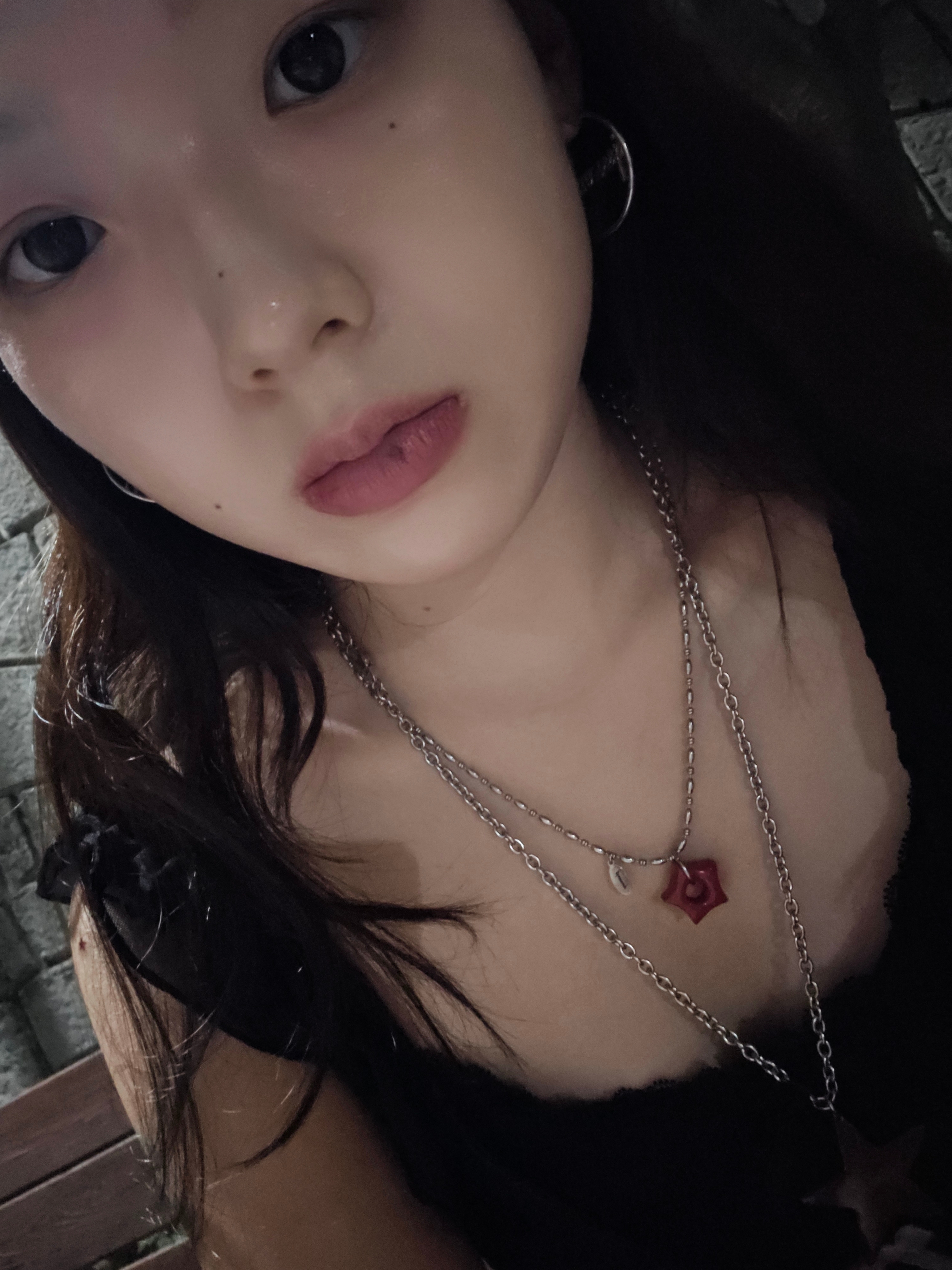 Gleameep Gleaming Little Star Necklace Red 착용 스타일 - 2