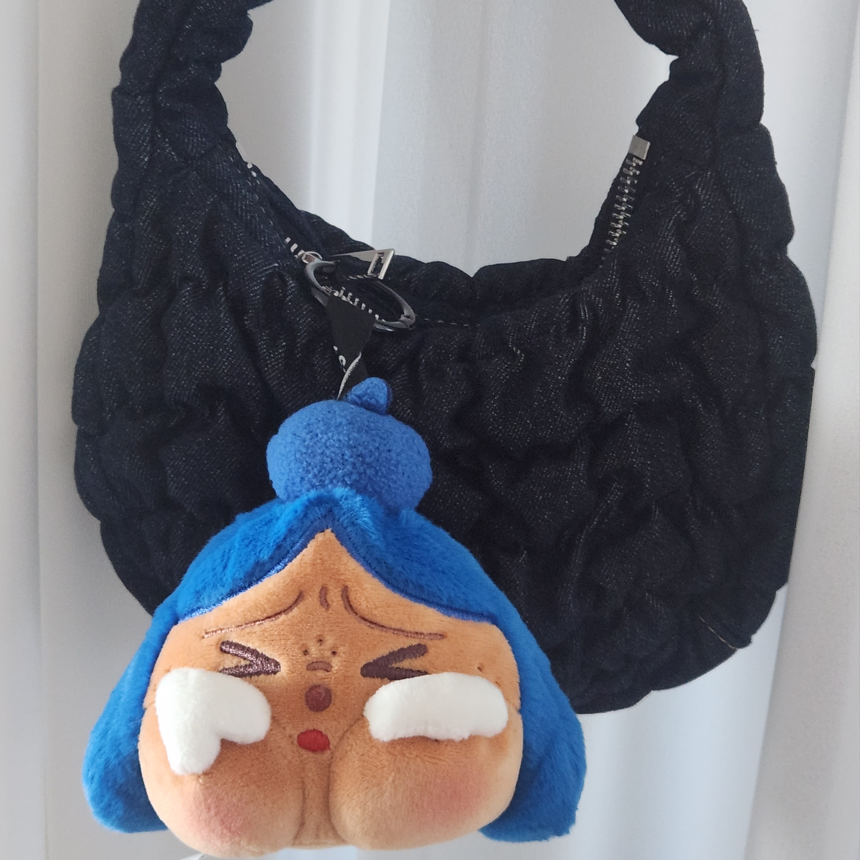 Pop Mart Crybaby Cheer Up, Baby! Series Plush Pendant Blue (Opened Case), COS Quilted Micro Bag Dark Blue Denim 착용 스타일 - 2