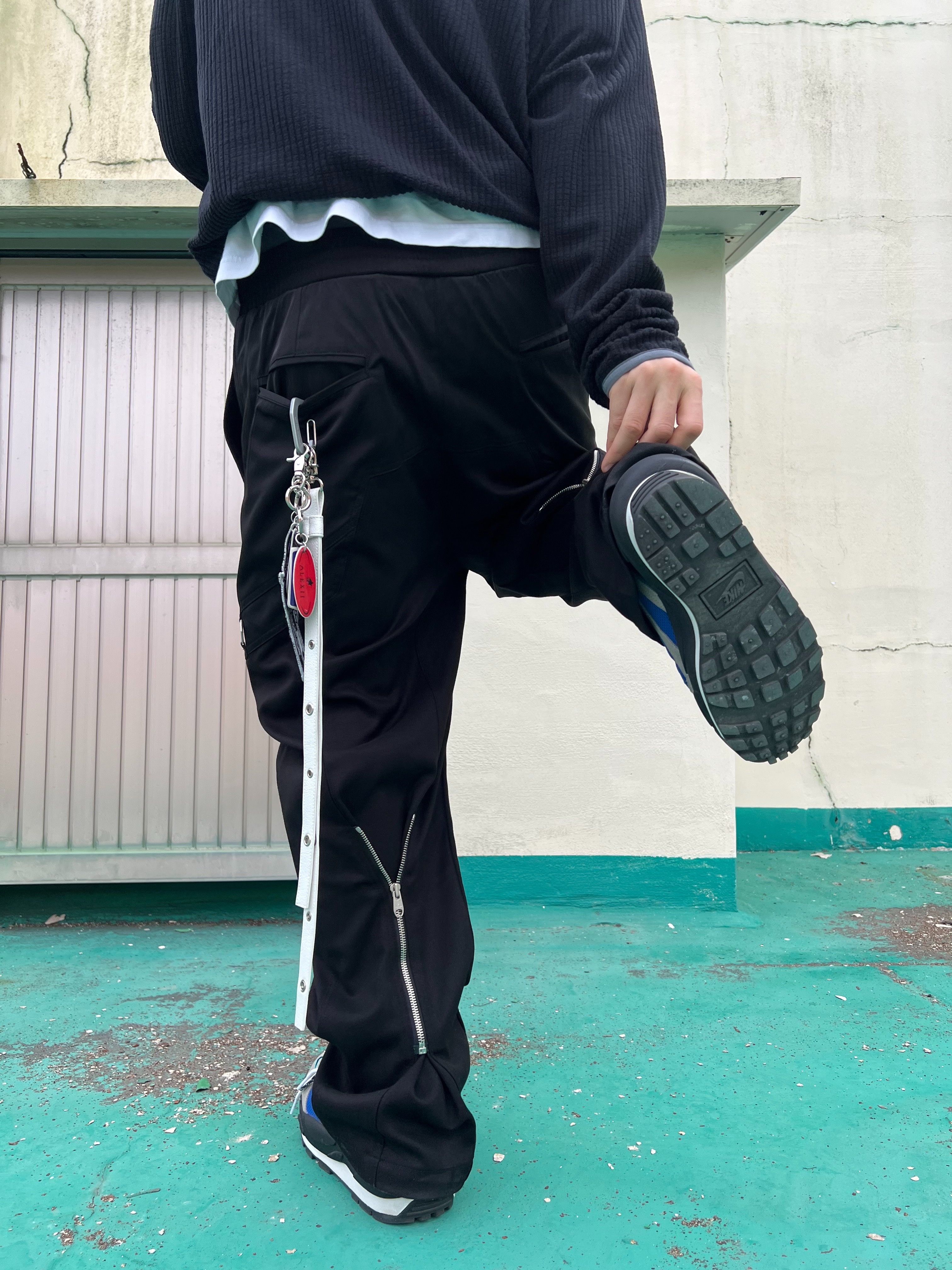 Nike x Sacai Magmascape SP Varsity Royal, Undermycar x Ohhyunseog Boltume.5 Hardware Cargo Pocket Wide Pants Turbo Black - 22FW 착용 스타일 - 6