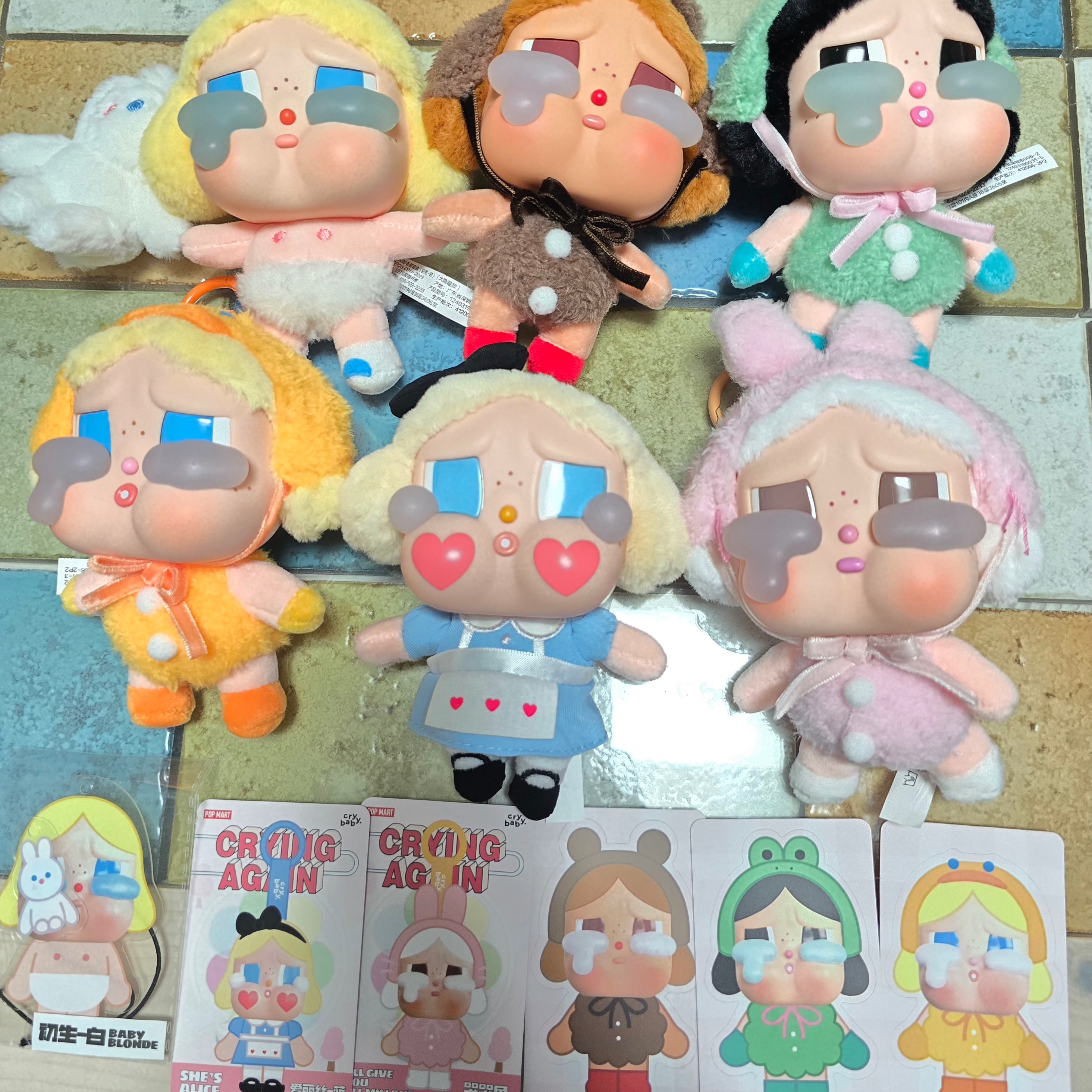 Pop Mart Crybaby Crying Again Series Plush Keyring Sealed Case (6 Blind Boxes) 착용 스타일