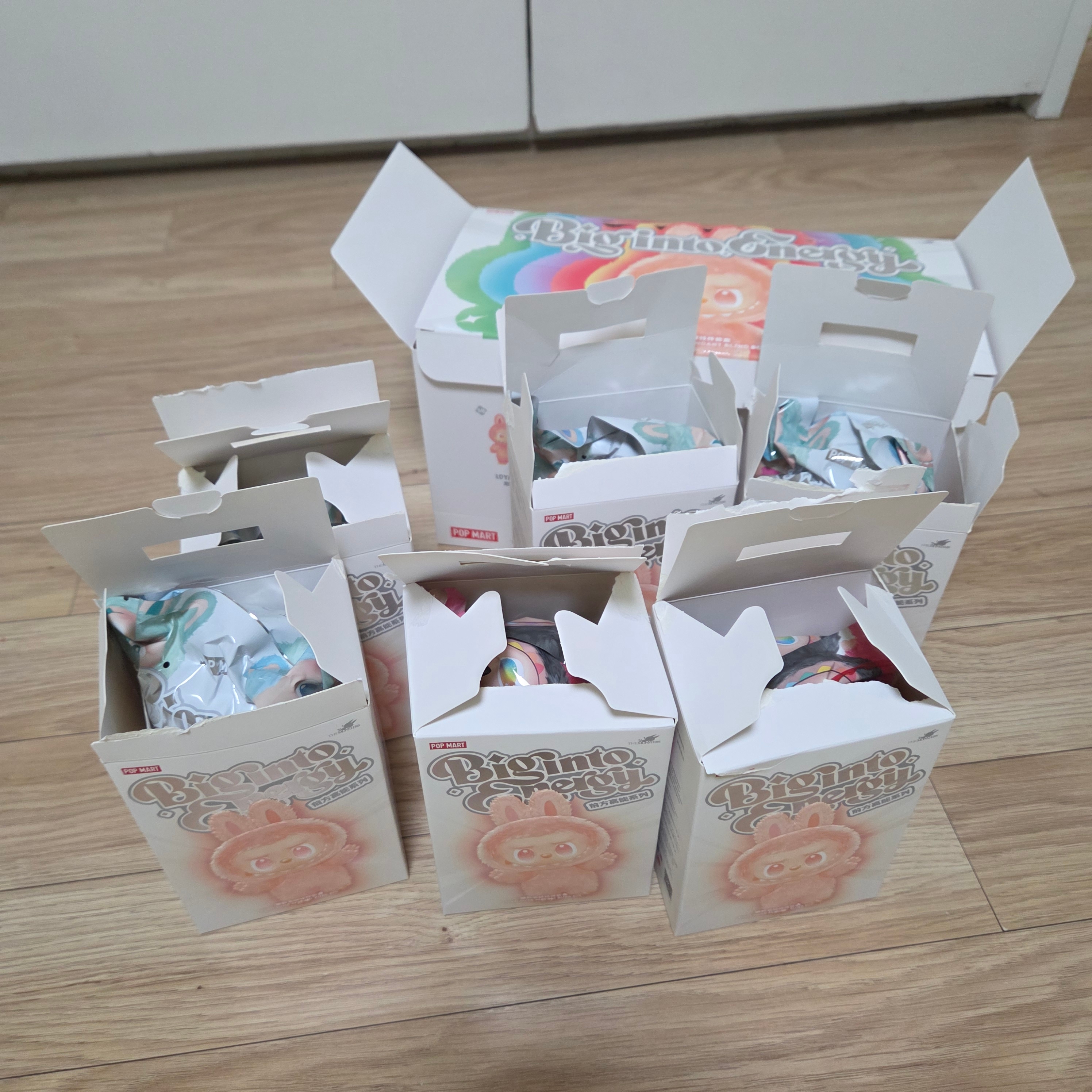 Pop Mart Labubu The Monsters Highlight Series Sealed Case (6 Blind Boxes) 착용 스타일