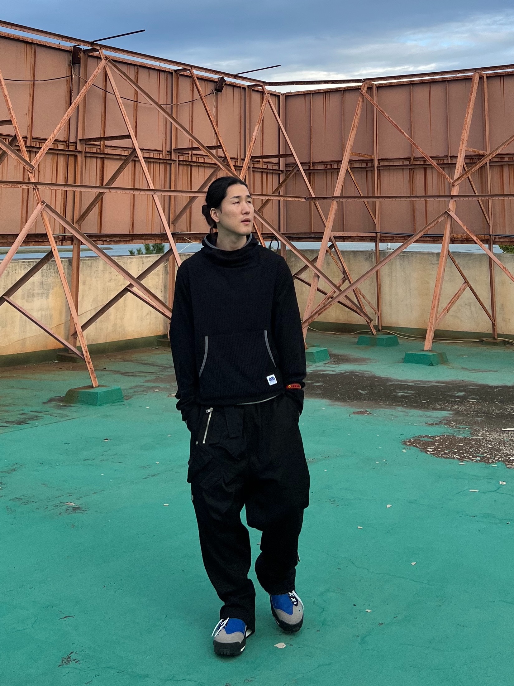 Nike x Sacai Magmascape SP Varsity Royal, Undermycar x Ohhyunseog Boltume.5 Hardware Cargo Pocket Wide Pants Turbo Black - 22FW 착용 스타일 - 2